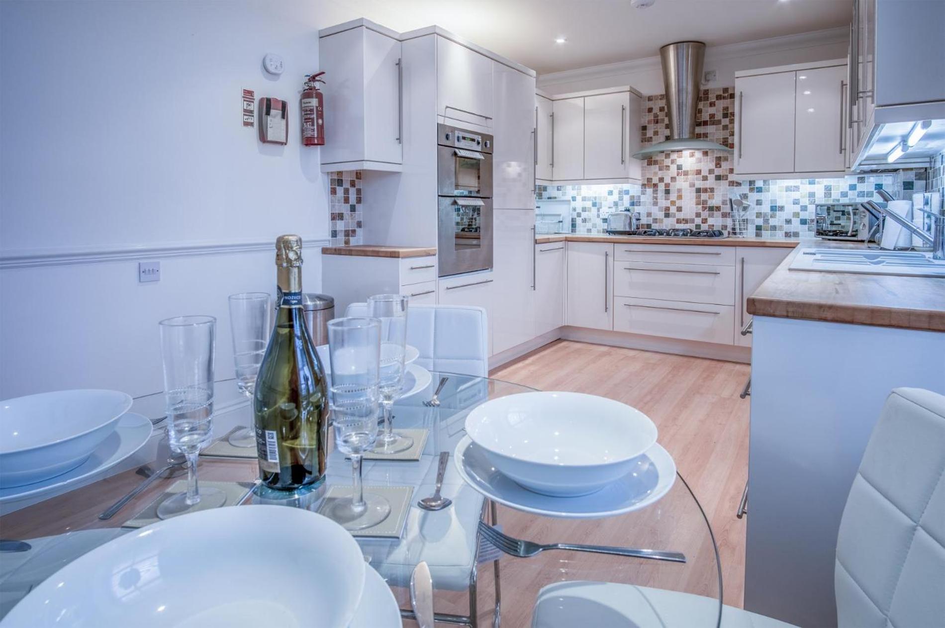 South Beach View - 2 Bedroom Apartment - Tenby view 2
