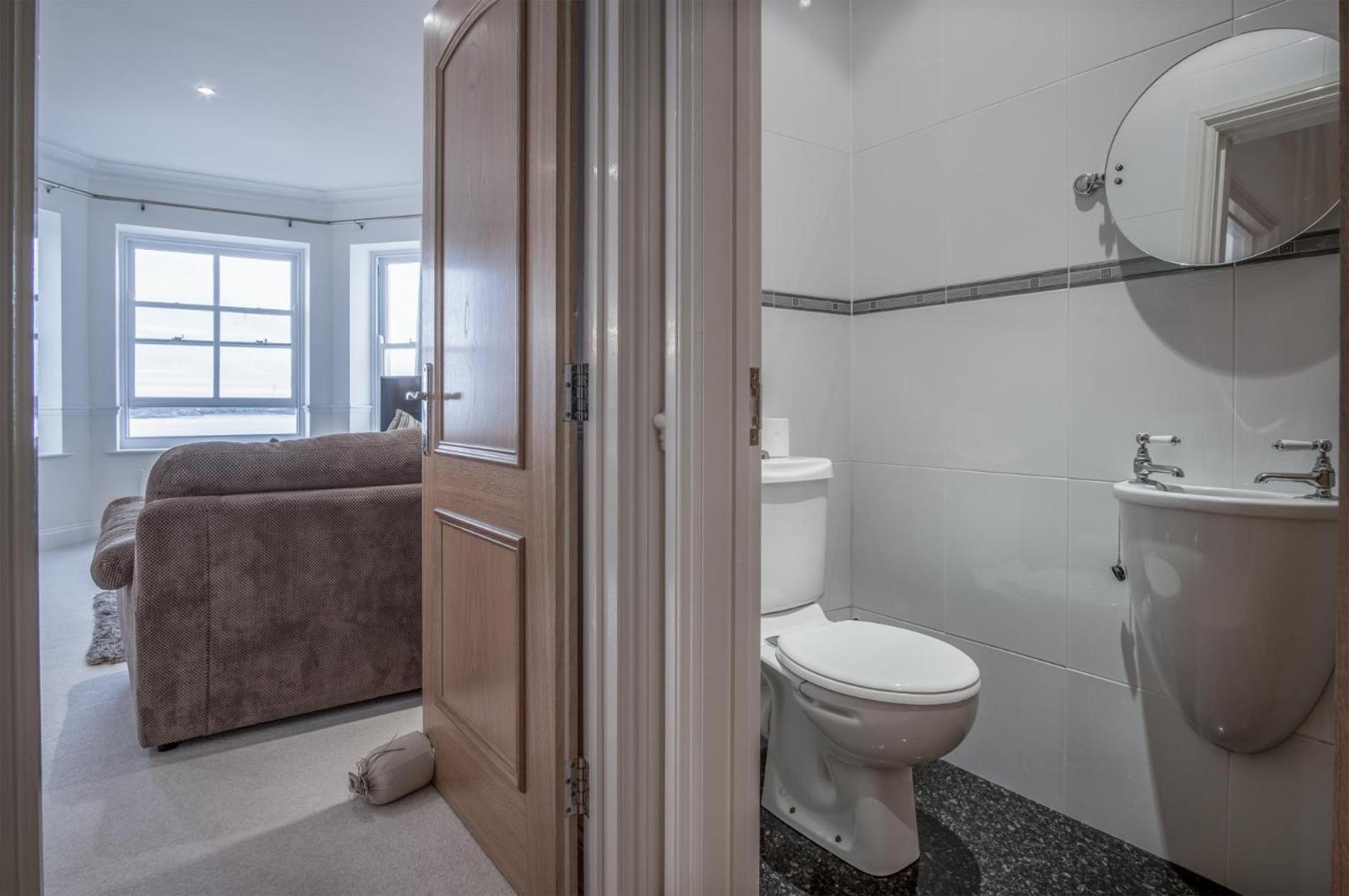 South Beach View - 2 Bedroom Apartment - Tenby view 4