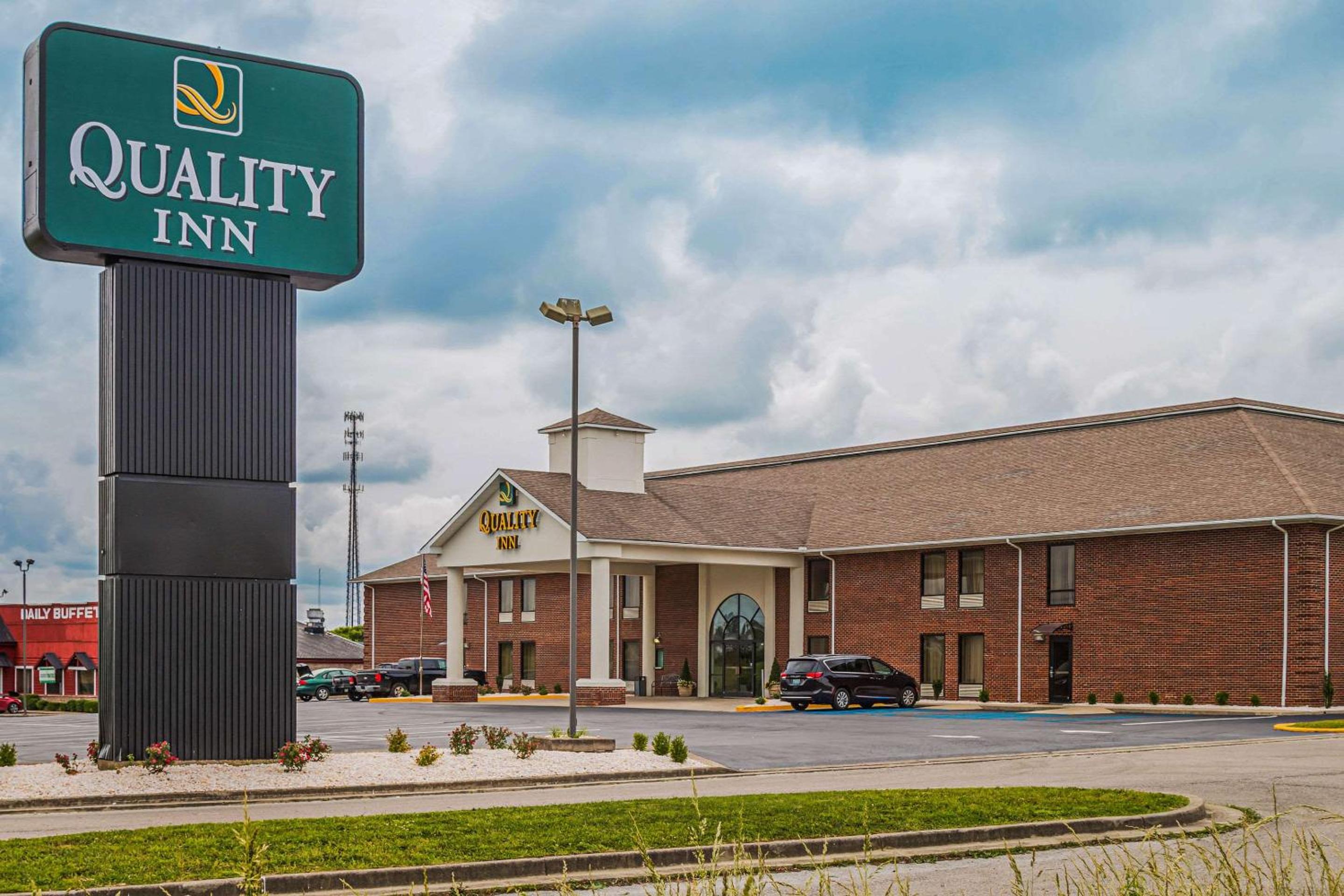 Richmond Vacations - Quality Inn - Property Image 1