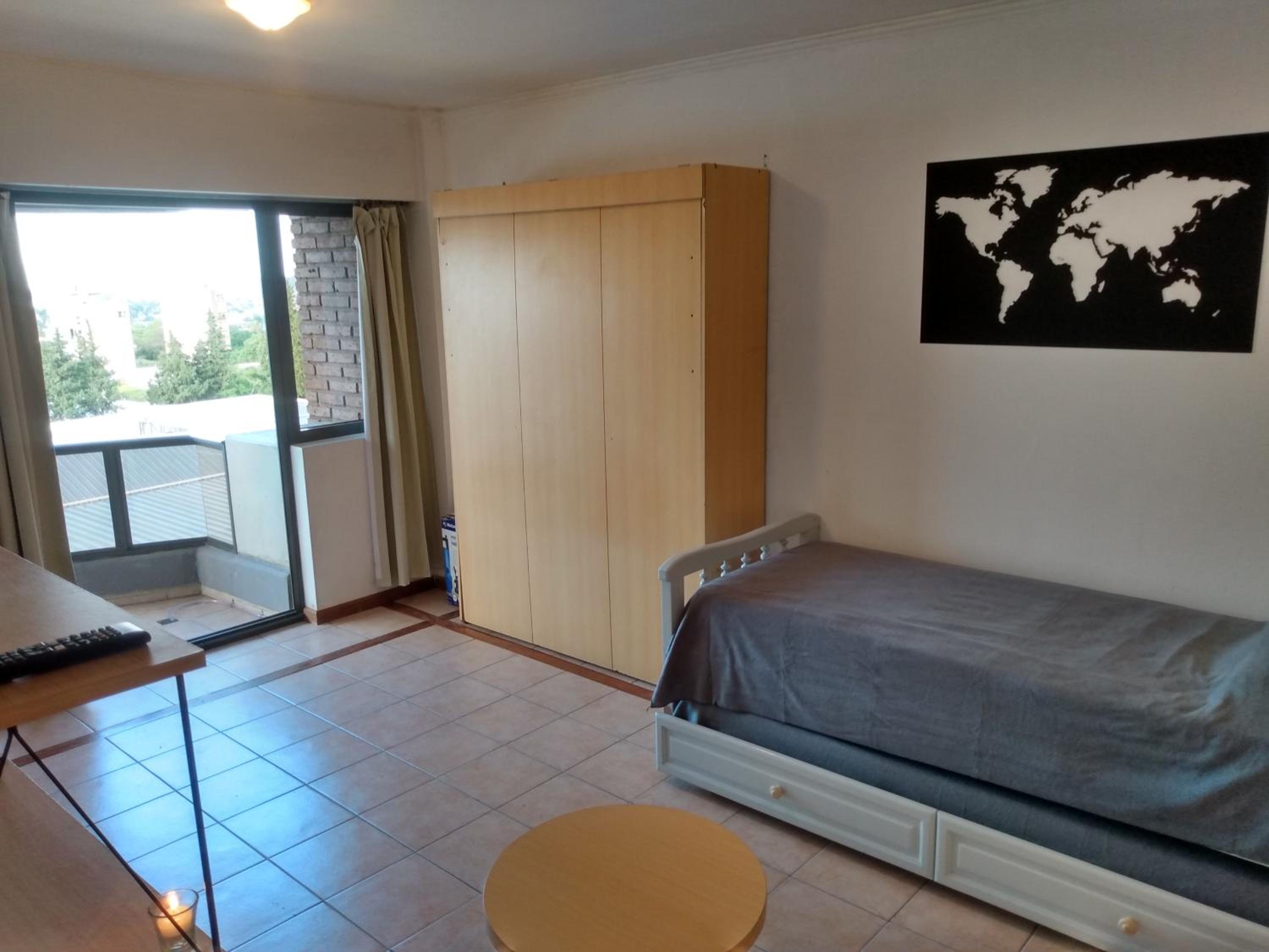 -Excelente departamento, a metros del Shopping Paso del Paraná, vista al río Paraná, cochera techada privada - silencio - ideal para descansar - barrio res