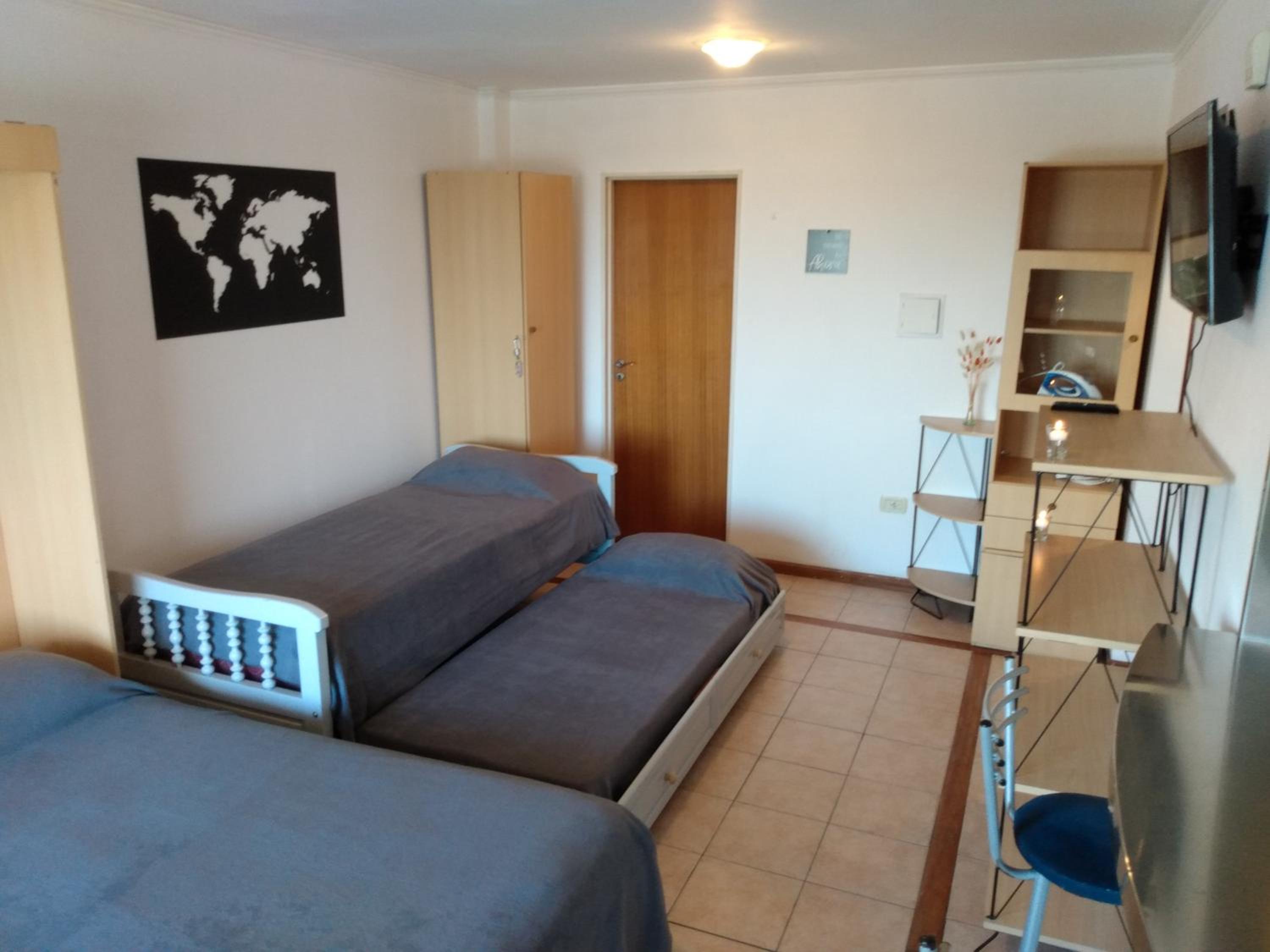 -Excelente departamento, a metros del Shopping Paso del Paraná, vista al río Paraná, cochera techada privada - silencio - ideal para descansar - barrio res
