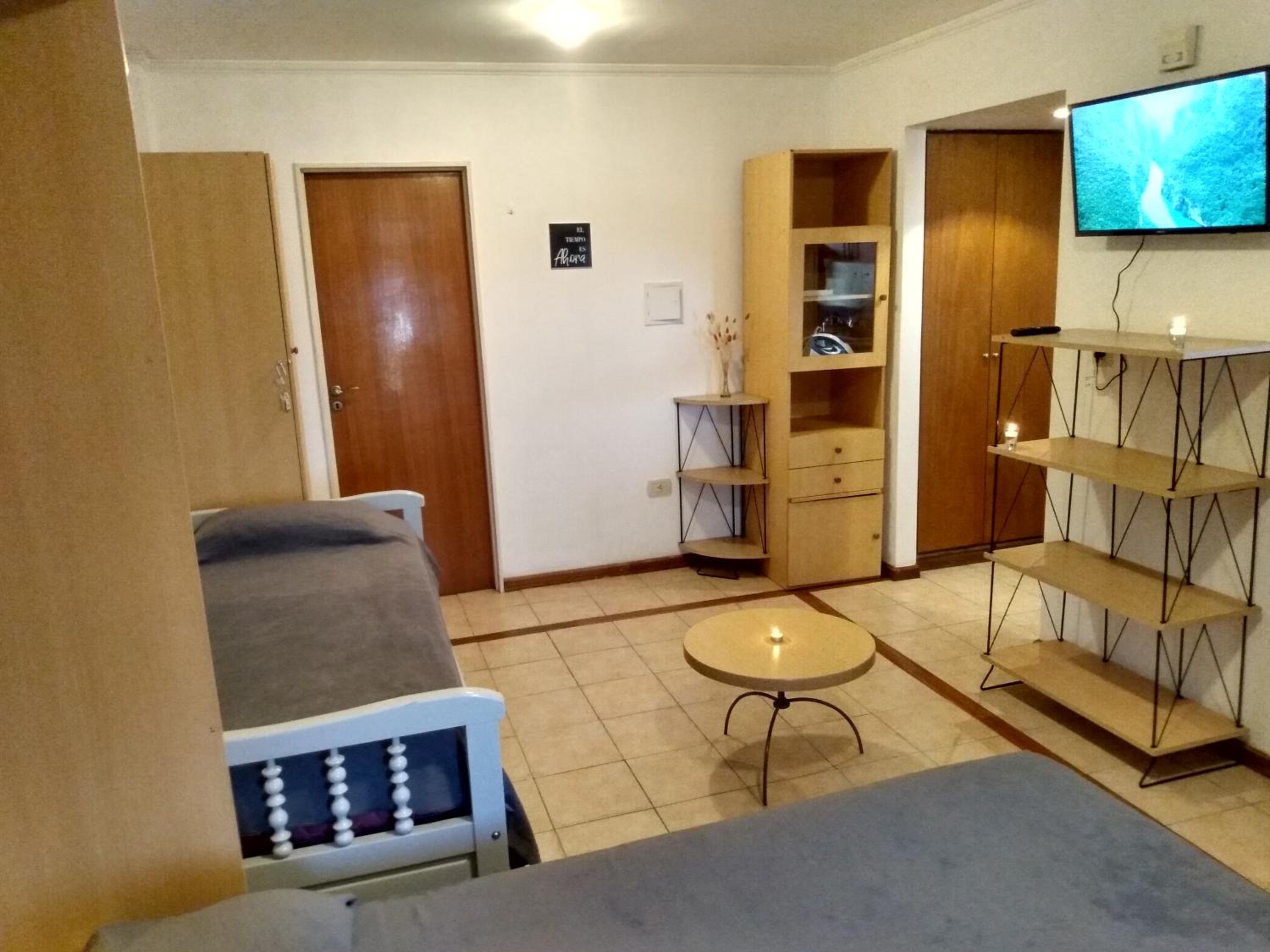 -Excelente departamento, a metros del Shopping Paso del Paraná, vista al río Paraná, cochera techada privada - silencio - ideal para descansar - barrio res
