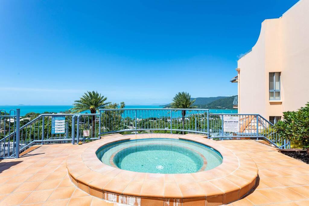 STAR VIEW 9, POOL, WIFI, SLEEP 4, BEST VIEWS IN AIRLIE