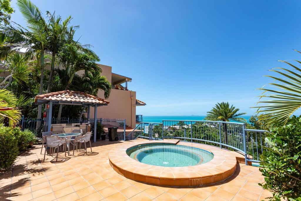 STAR VIEW 9, POOL, WIFI, SLEEP 4, BEST VIEWS IN AIRLIE