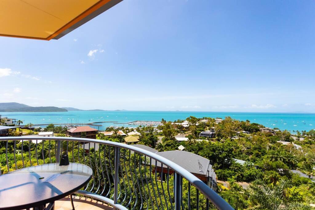 STAR VIEW 9, POOL, WIFI, SLEEP 4, BEST VIEWS IN AIRLIE