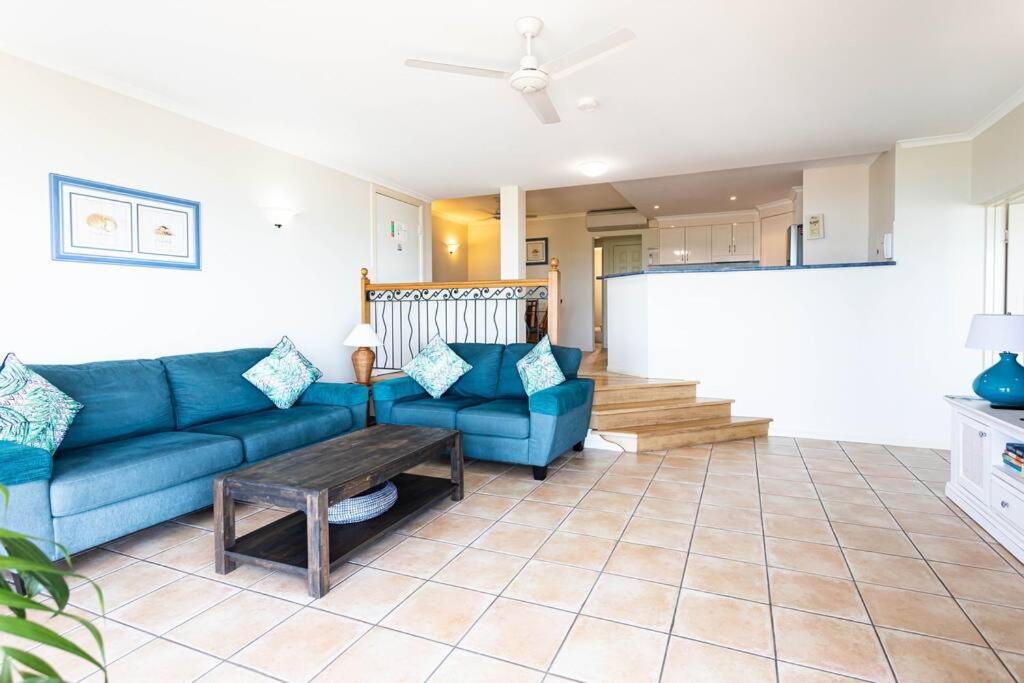 STAR VIEW 9, POOL, WIFI, SLEEP 4, BEST VIEWS IN AIRLIE