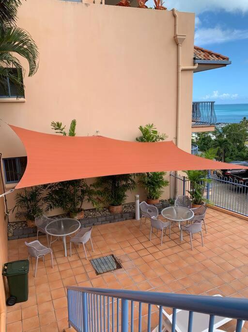 STAR VIEW 9, POOL, WIFI, SLEEP 4, BEST VIEWS IN AIRLIE