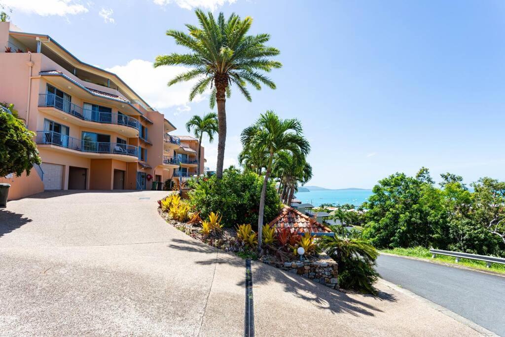 STAR VIEW 9, POOL, WIFI, SLEEP 4, BEST VIEWS IN AIRLIE