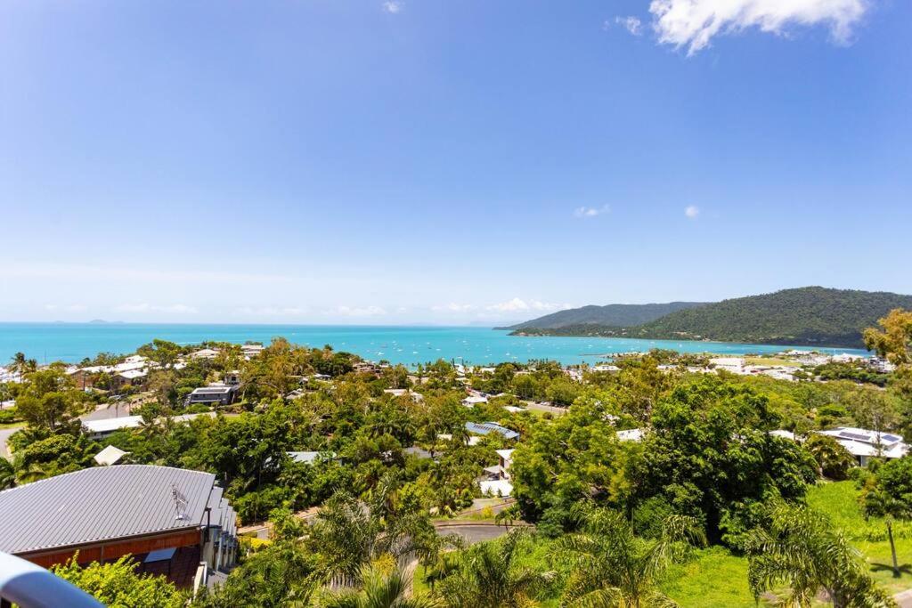 STAR VIEW 9, POOL, WIFI, SLEEP 4, BEST VIEWS IN AIRLIE