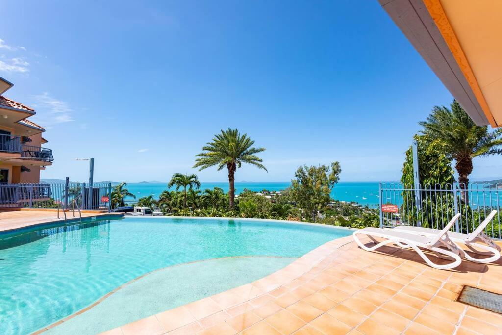 STAR VIEW 9, POOL, WIFI, SLEEP 4, BEST VIEWS IN AIRLIE