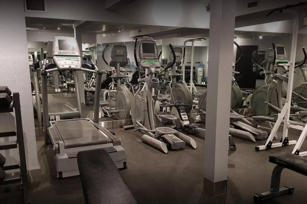 Luxury Two Queen Beds Condo - Grande Rockies Resort Indoor Parking Pool Hot tub GYM