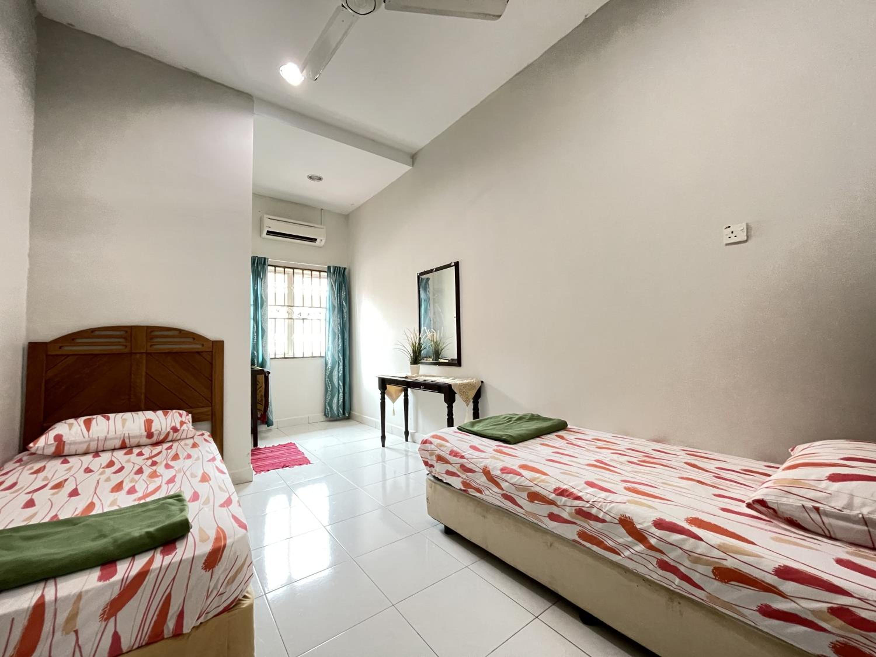 Near Beach and Airport - Ivana Homestay Unit C1 photo 6