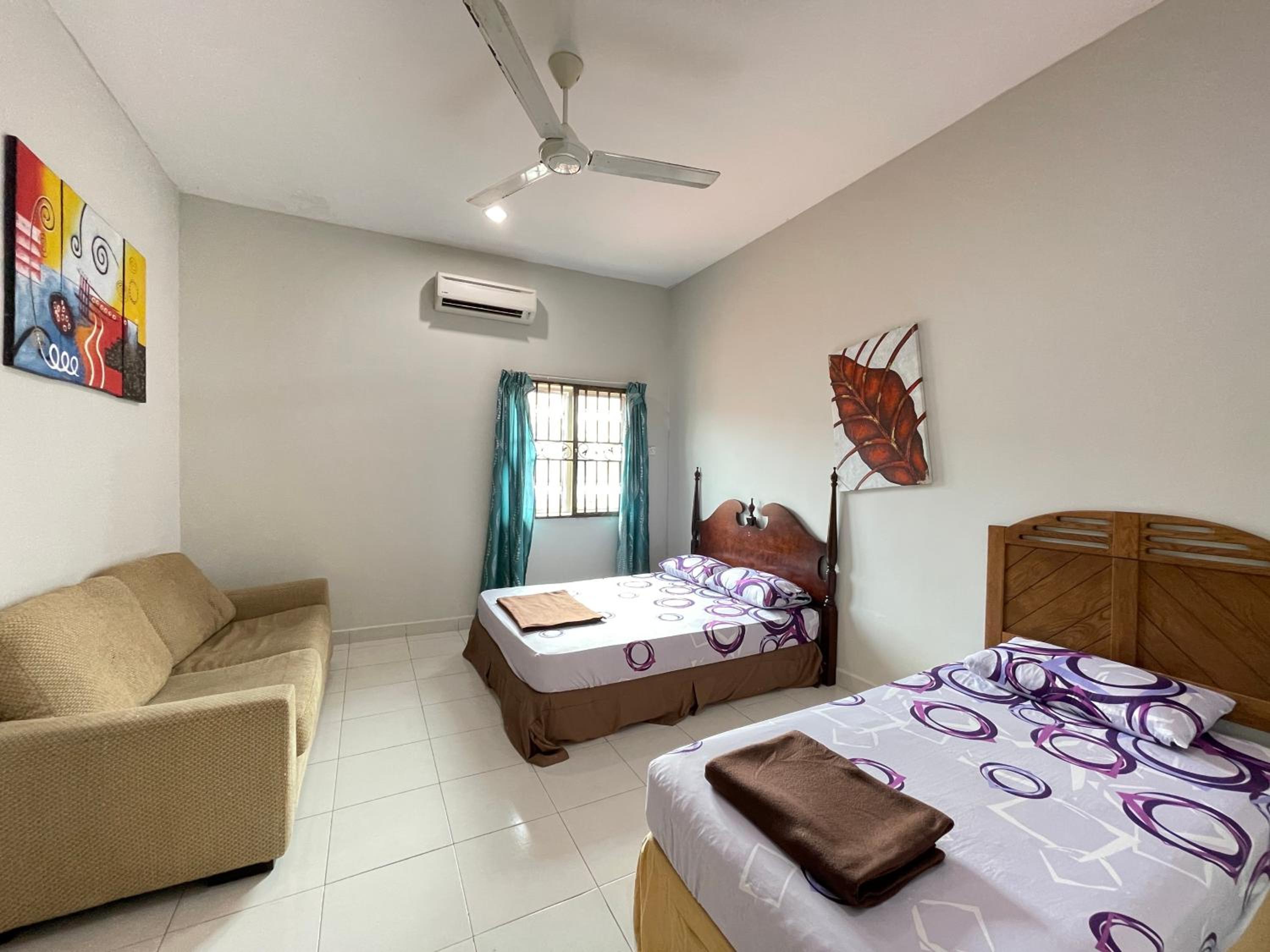 Near Beach and Airport - Ivana Homestay Unit C1 photo 1