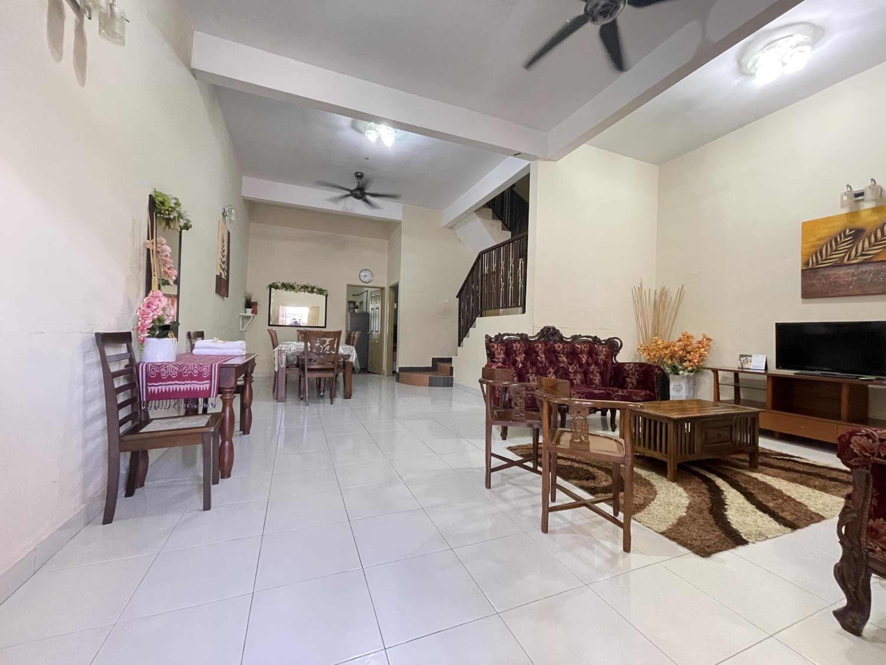 Near Beach and Airport - Ivana Homestay Unit C1 photo 2