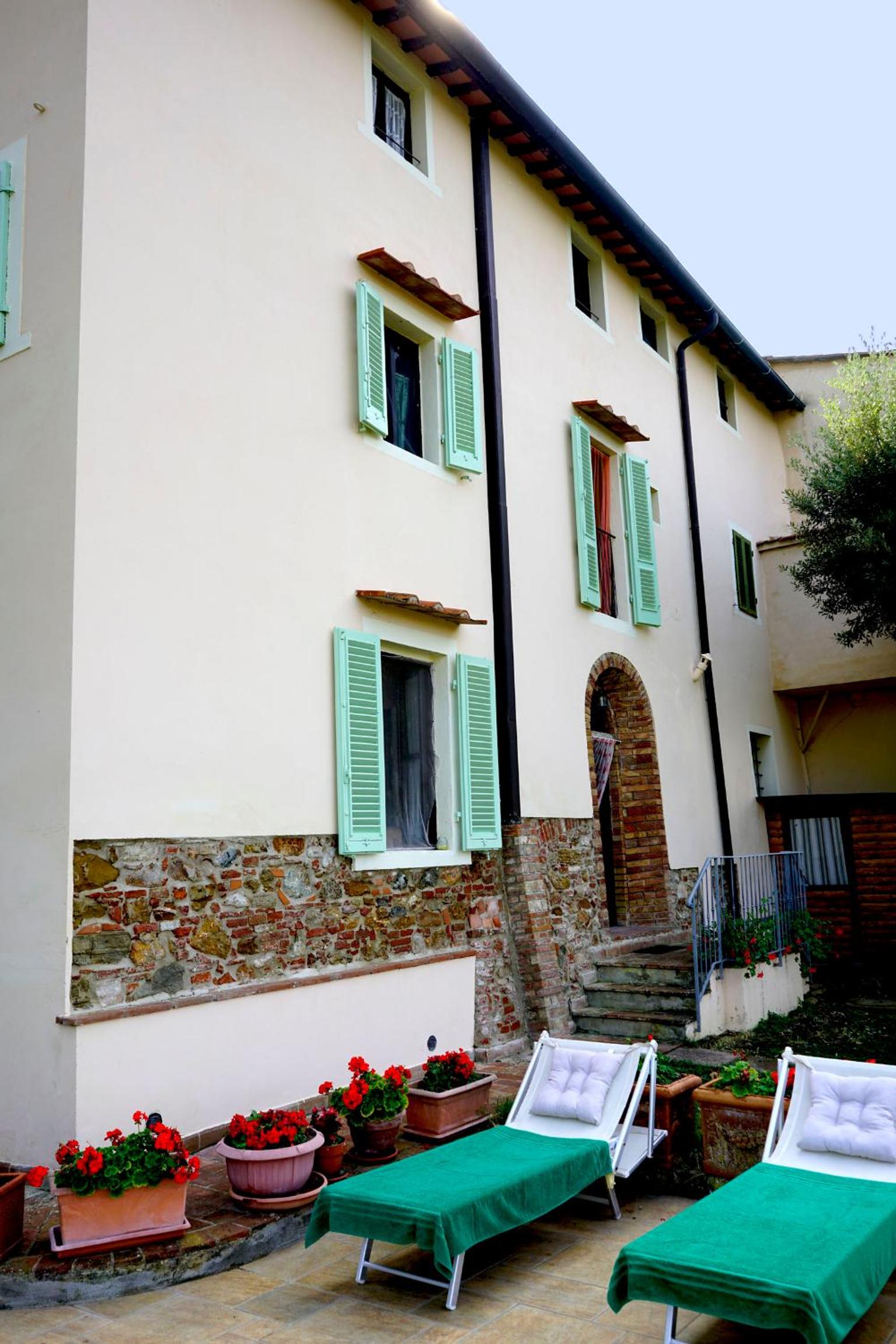 Antica Pietra holiday house with pool