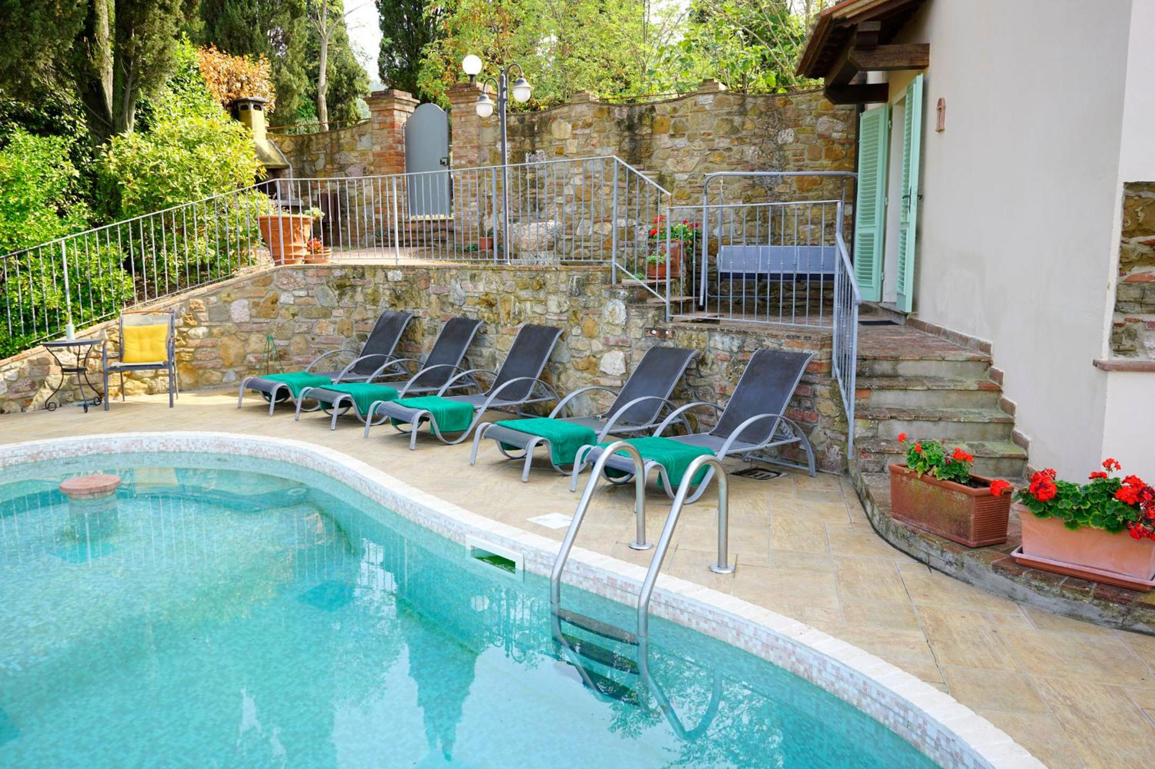 Antica Pietra holiday house with pool