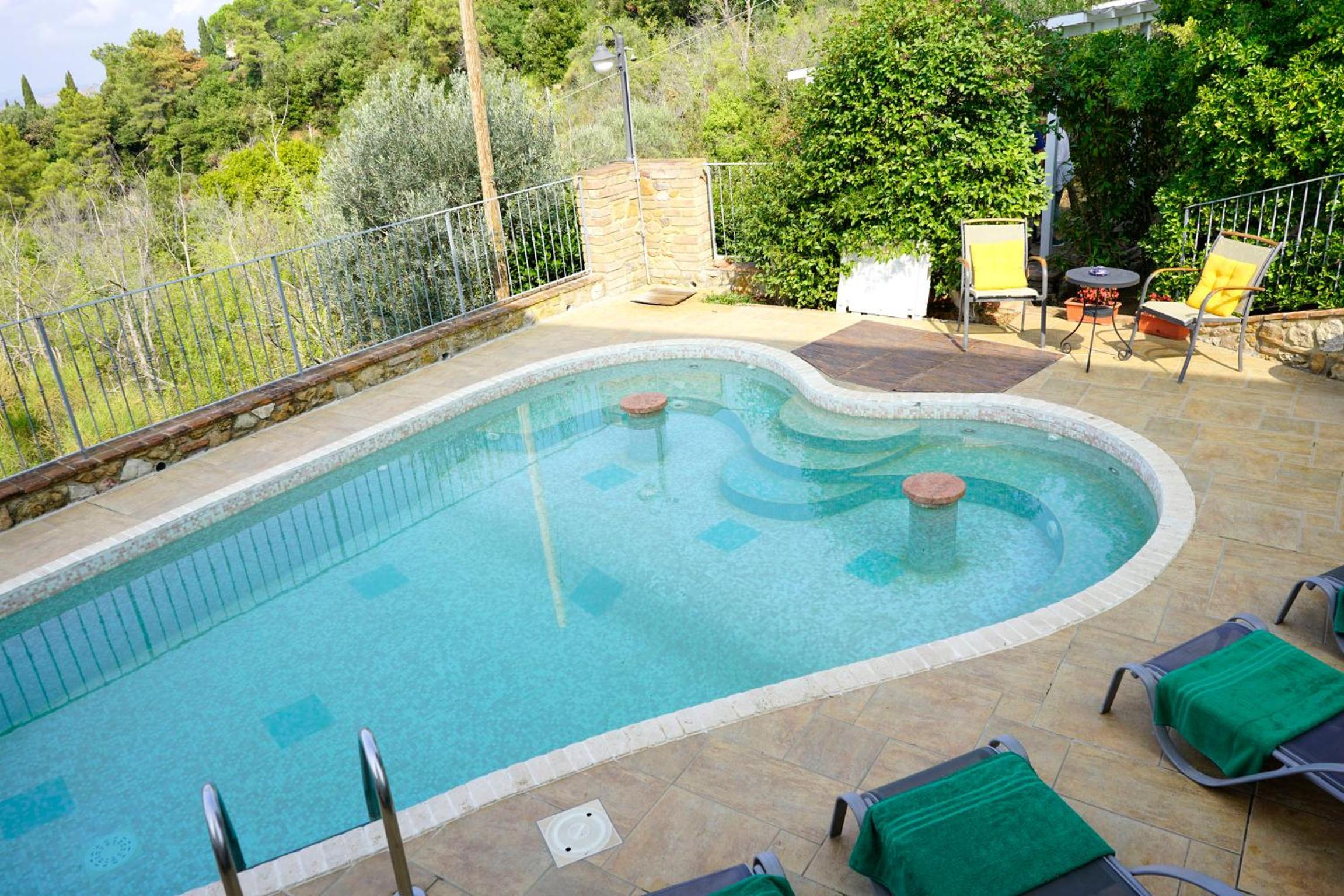 Antica Pietra holiday house with pool