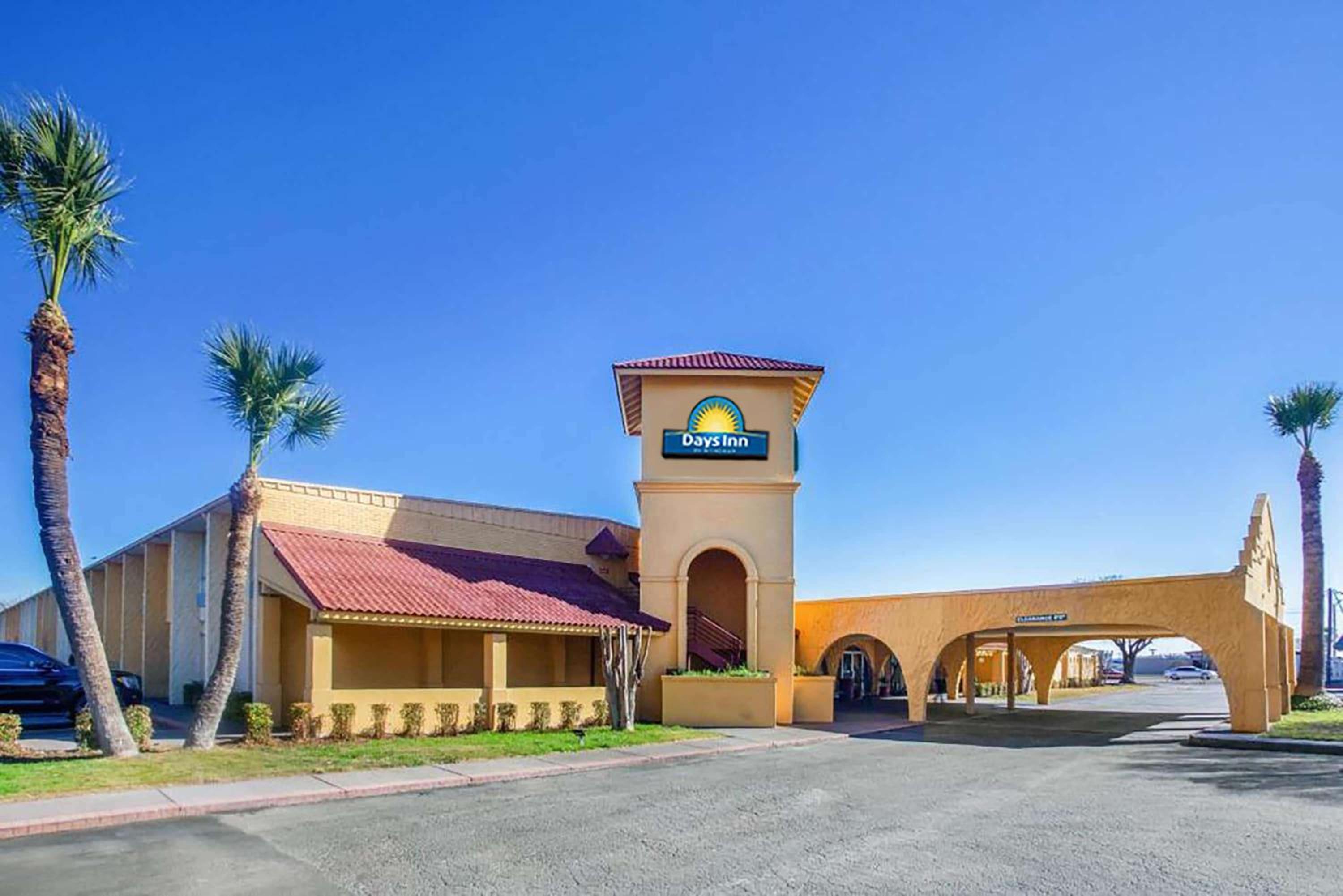 Del Rio Vacations - Days Inn by Wyndham Del Rio - Property Image 1