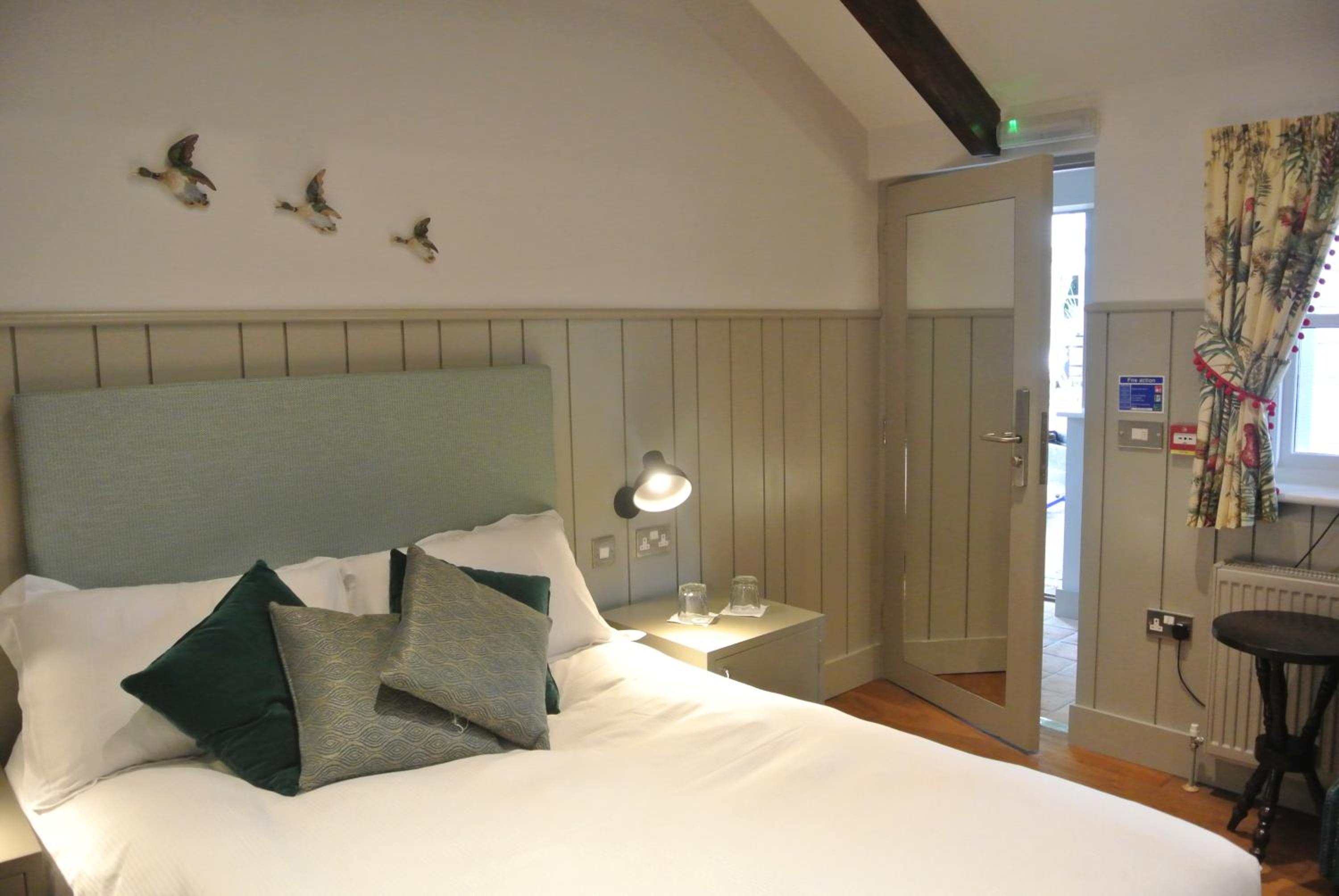 The Crown Pub, Dining & Rooms