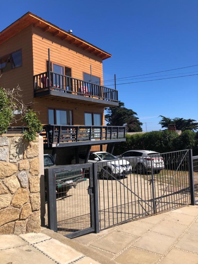 Hostal F