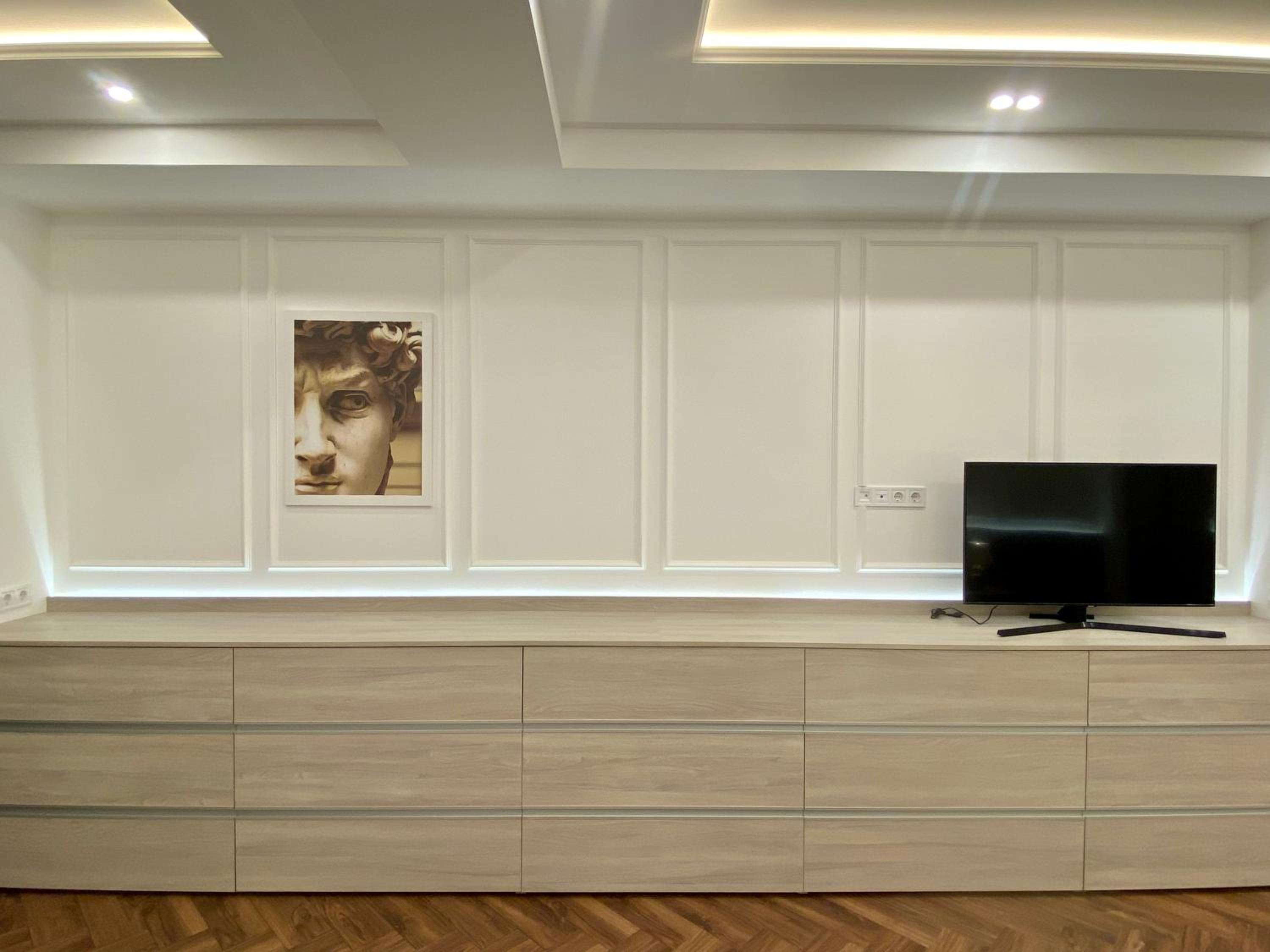 Modern Classic 2 bedroom apartment near Most City view 5