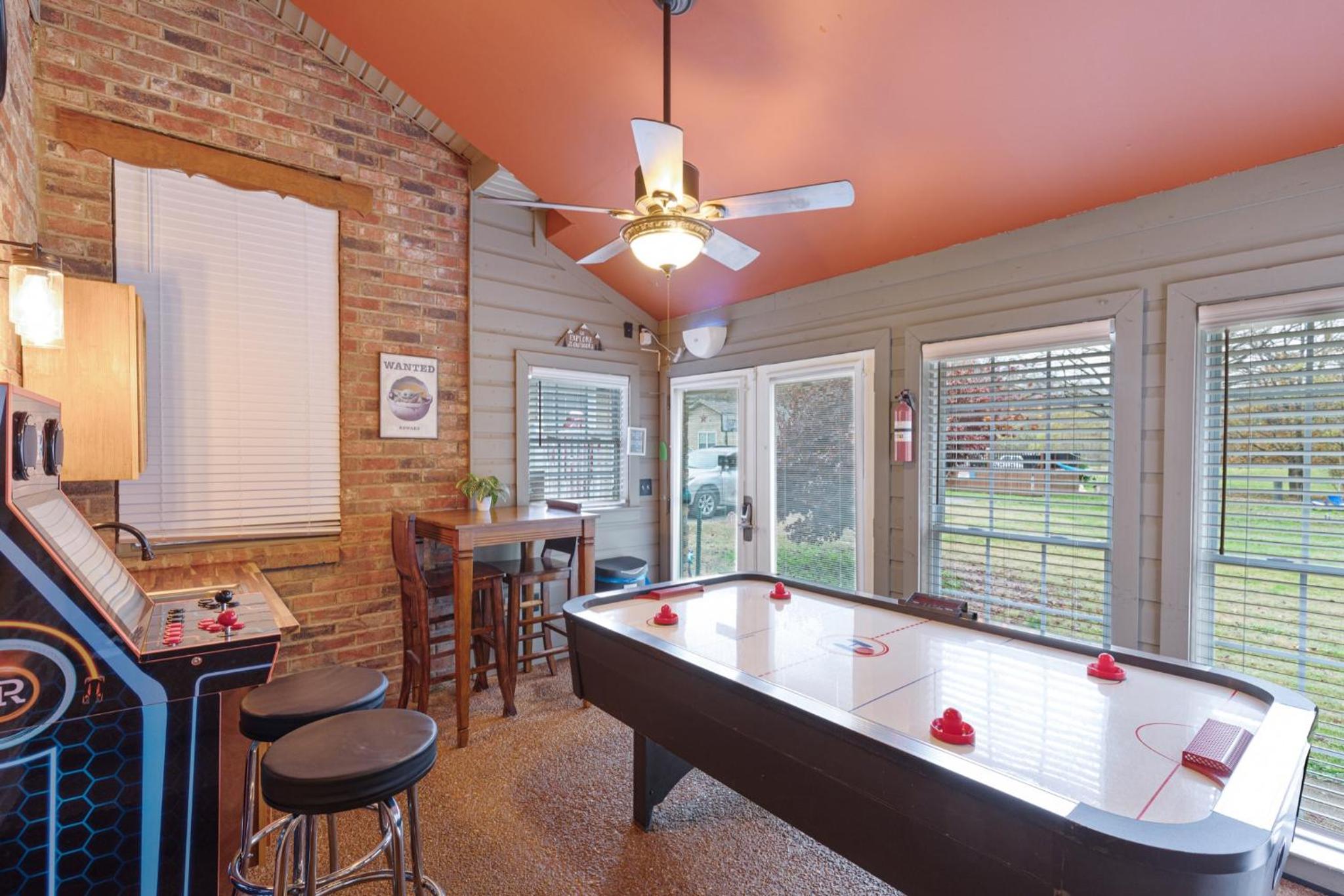 Brenda Lee History 4BR Retreat Pool Hot Tub view 5