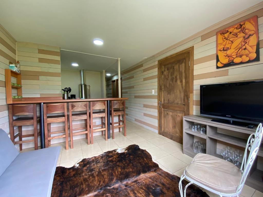 Cabaña Campestre con WIFI, desconexión total a 7 min de Villarrica