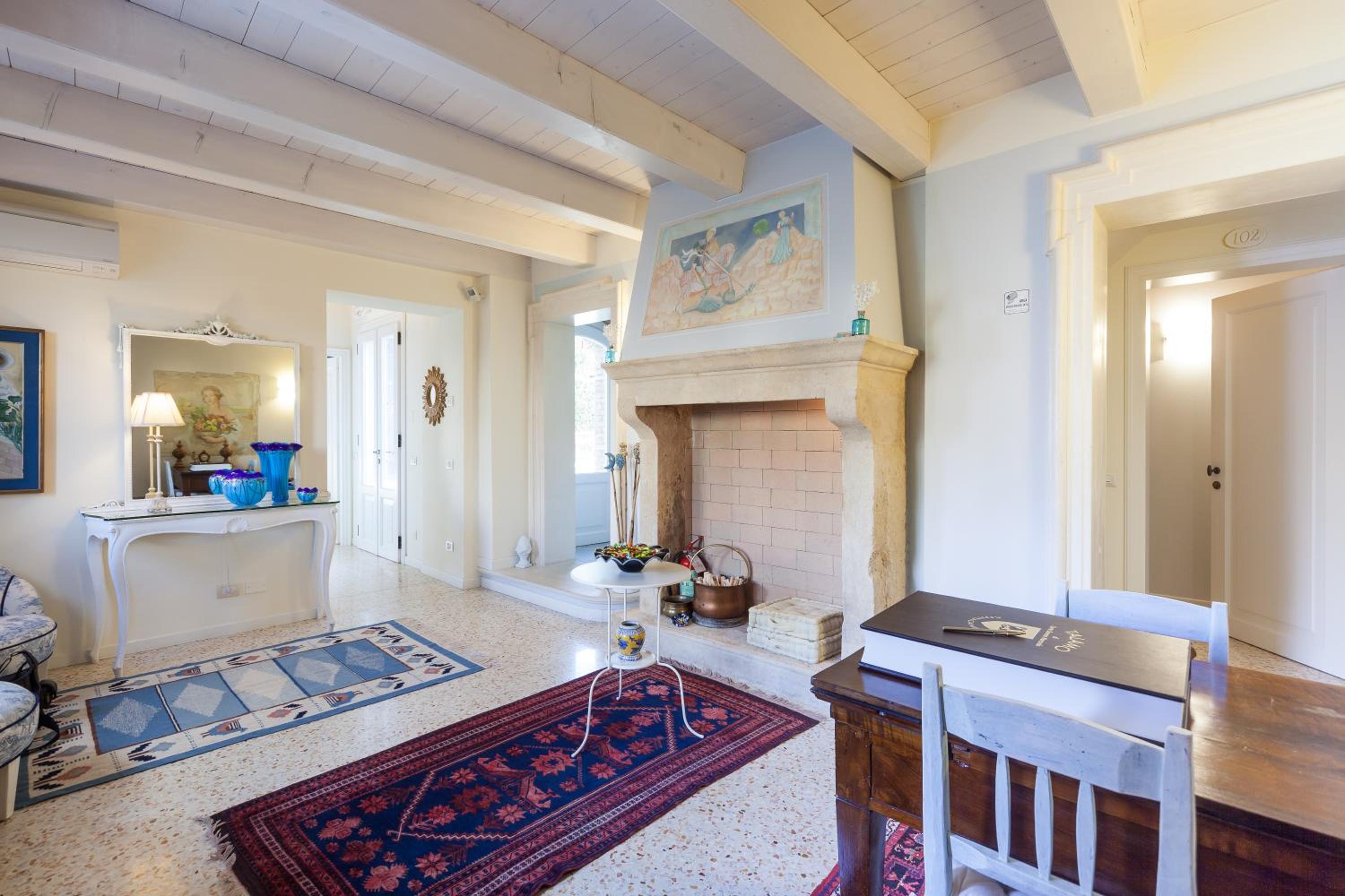 Talamo Rooms