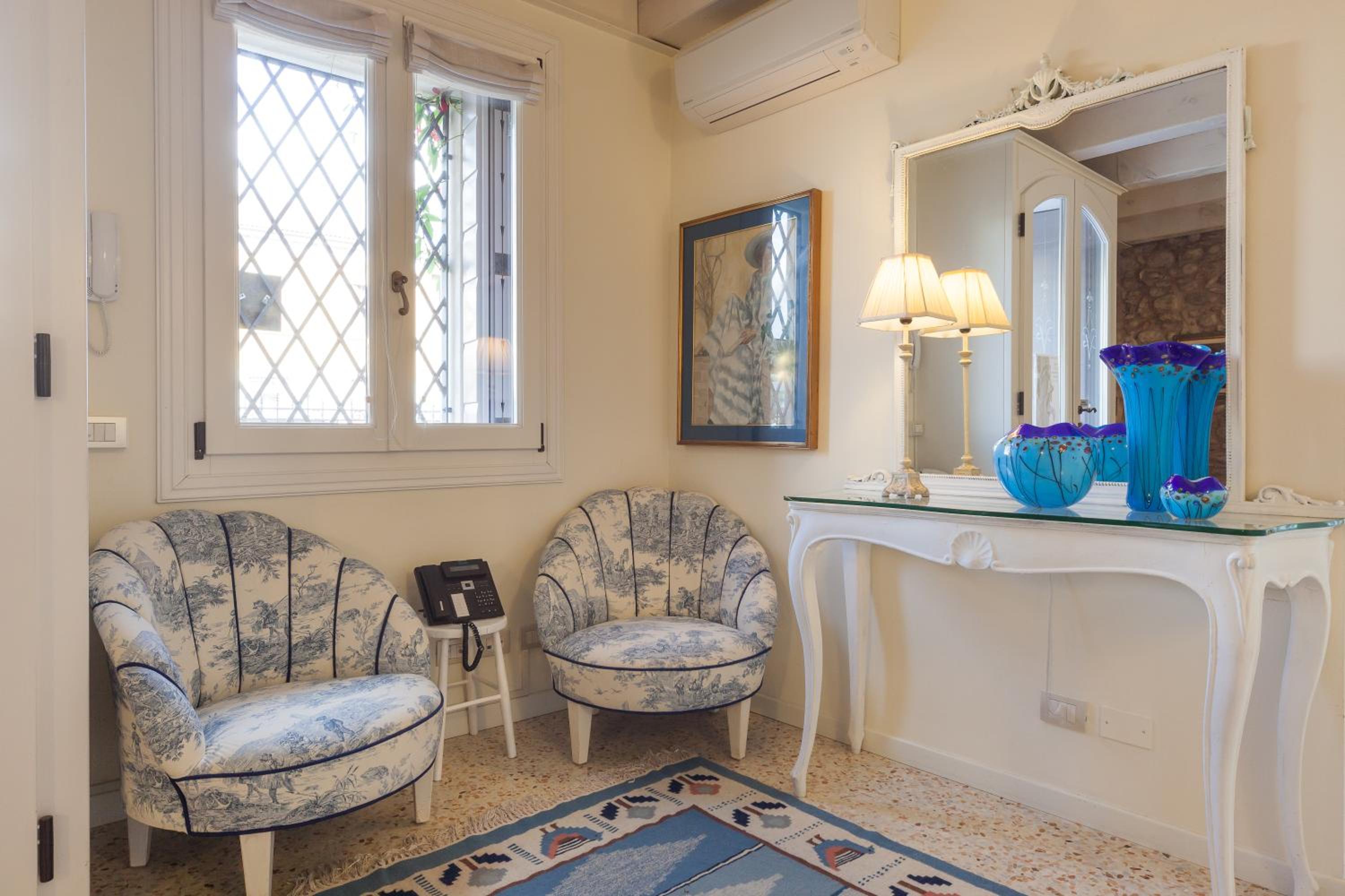 Talamo Rooms