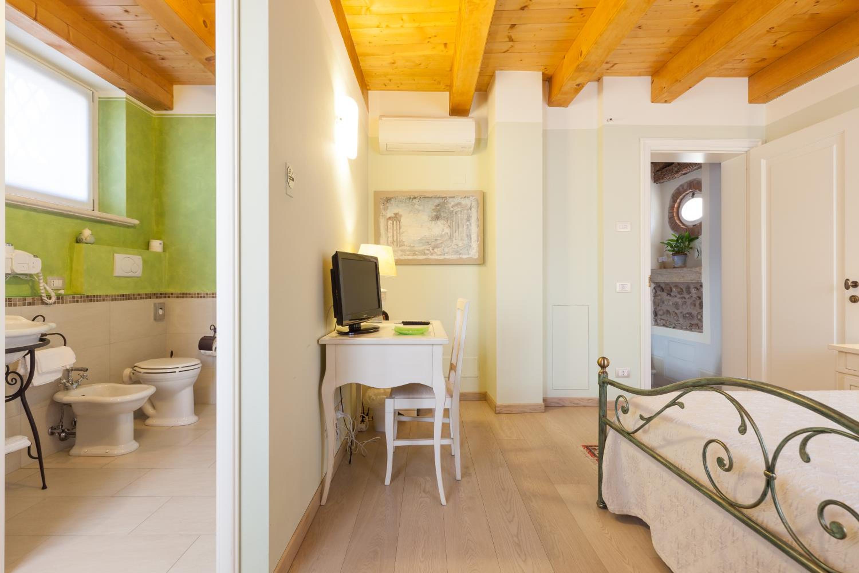 Talamo Rooms