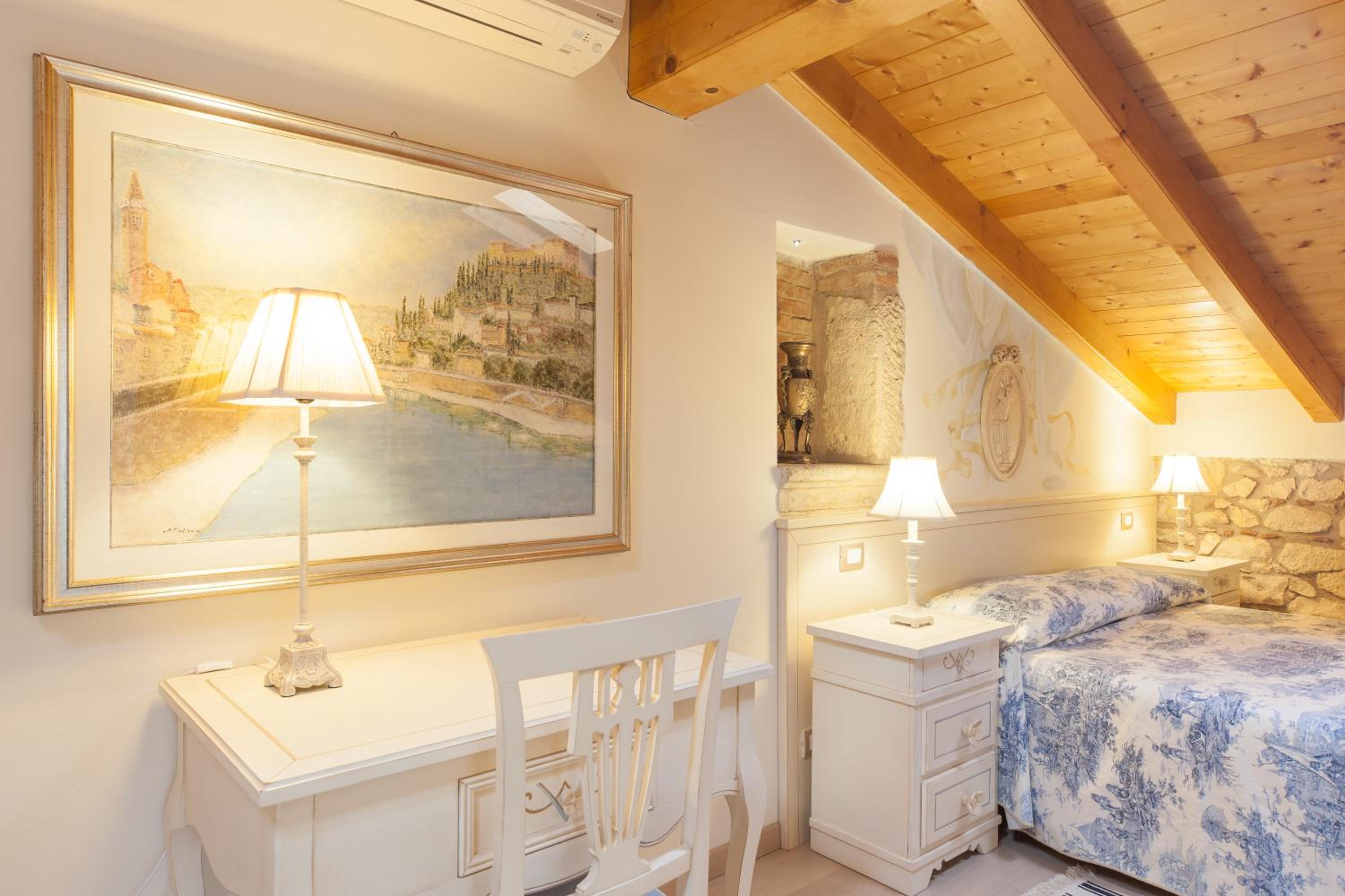 Talamo Rooms