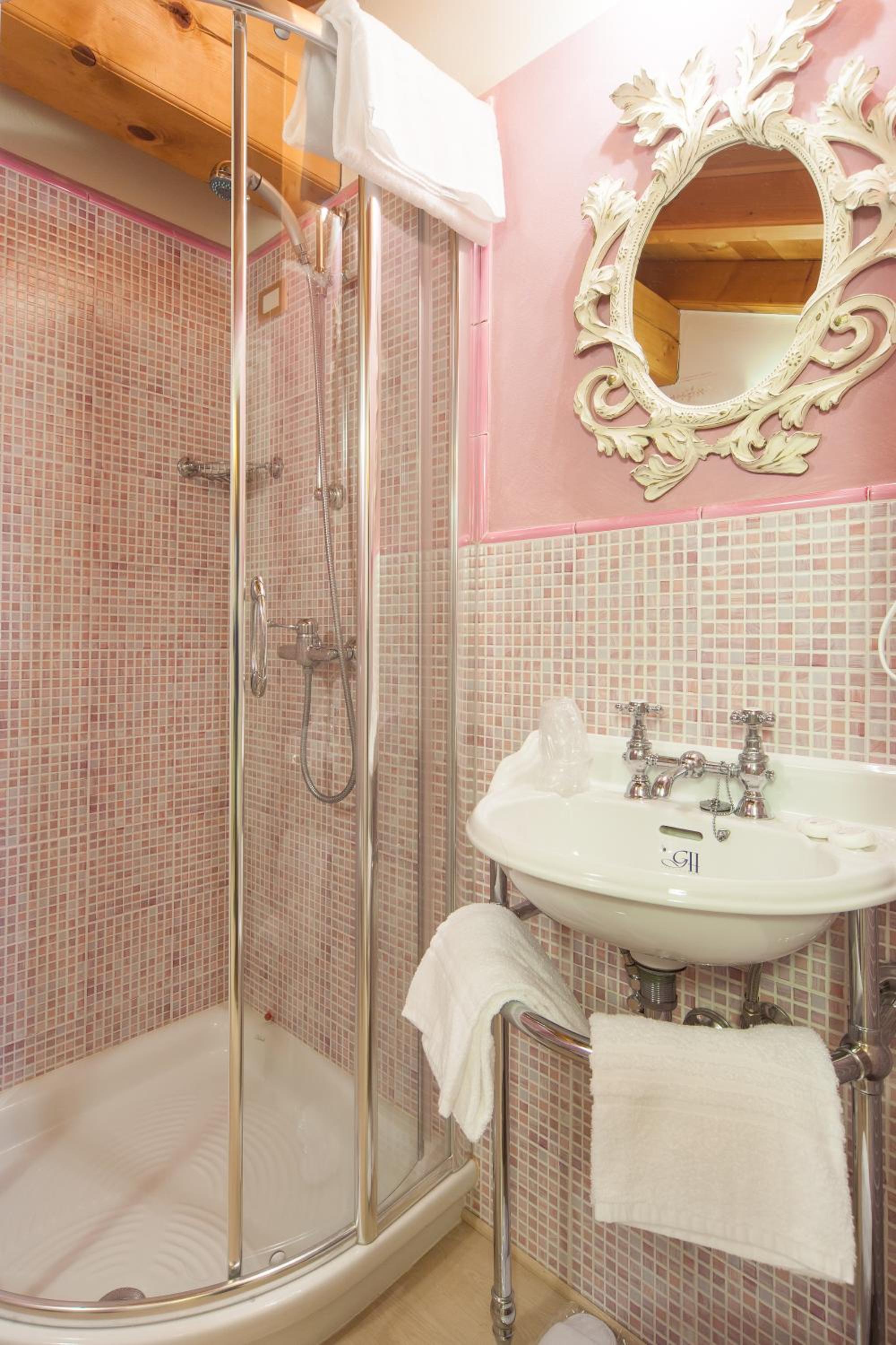 Talamo Rooms