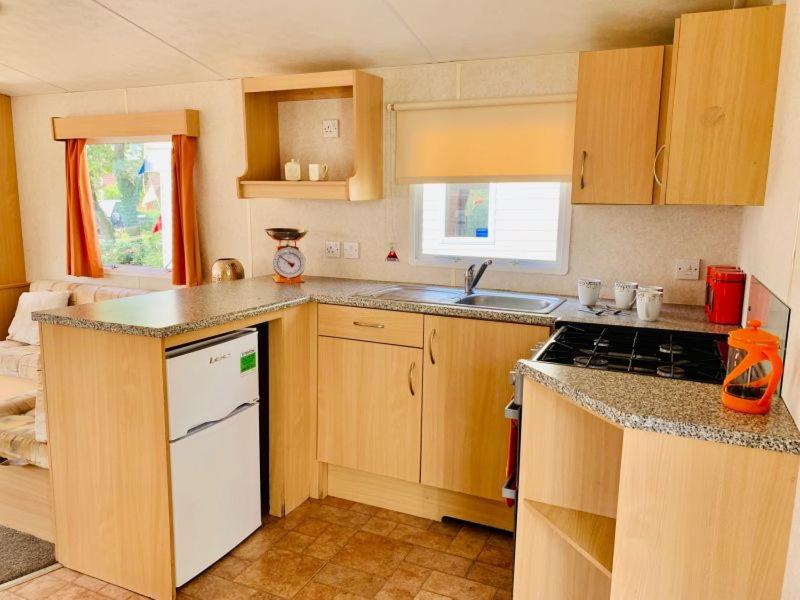 Devon Barnstaple Self Catering Tarka Holiday Park Free Wi-Fi Spacious Static Caravan sleeps 4 Pets allowed location Devon EX31 4AU Just 6 miles from Saunto view 3