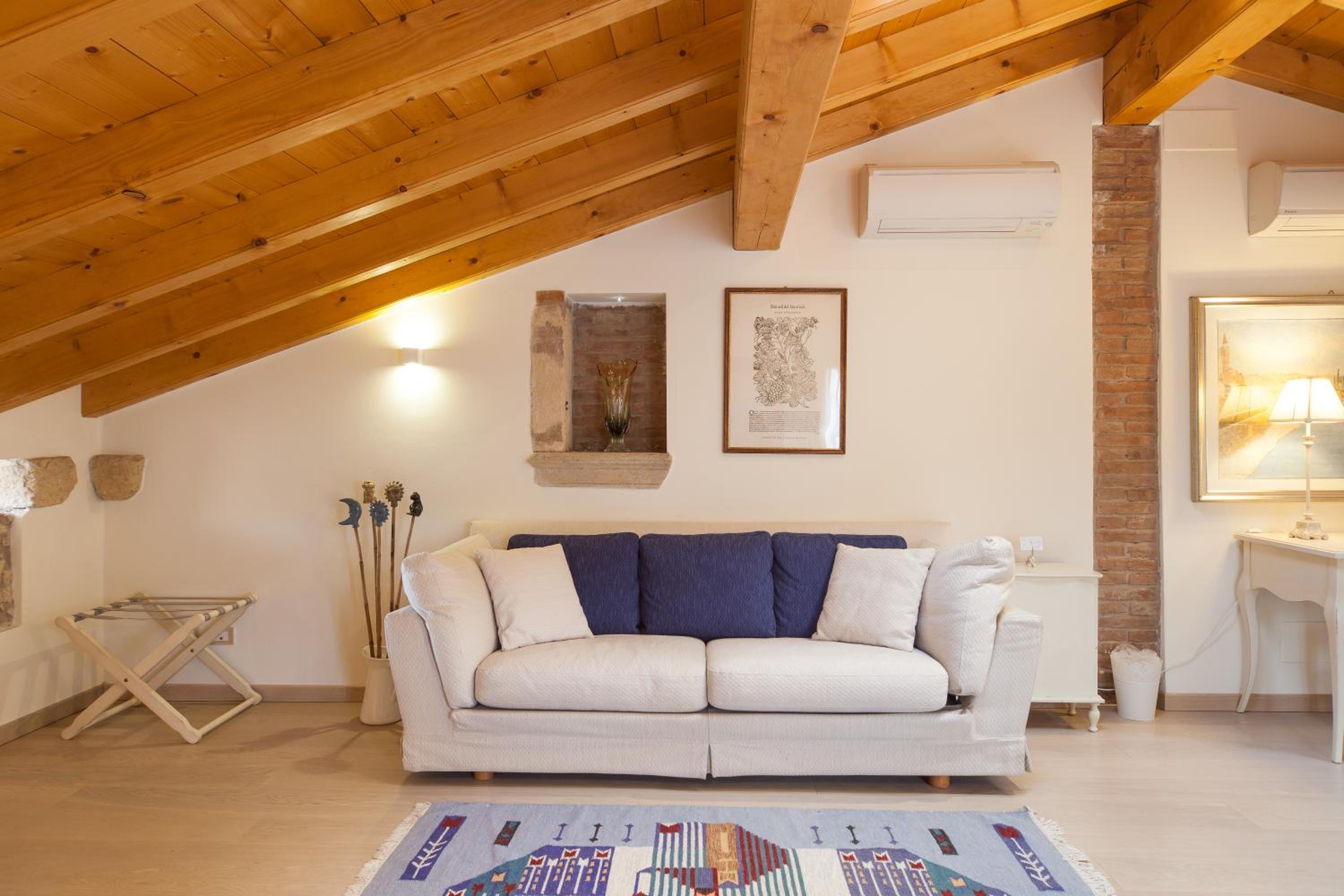 Talamo Rooms