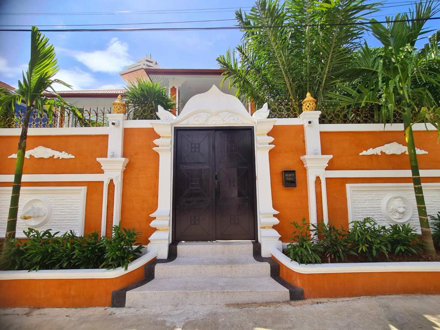 IZZYLAND Luxury Pool Villa Pattaya Walking Street view 4