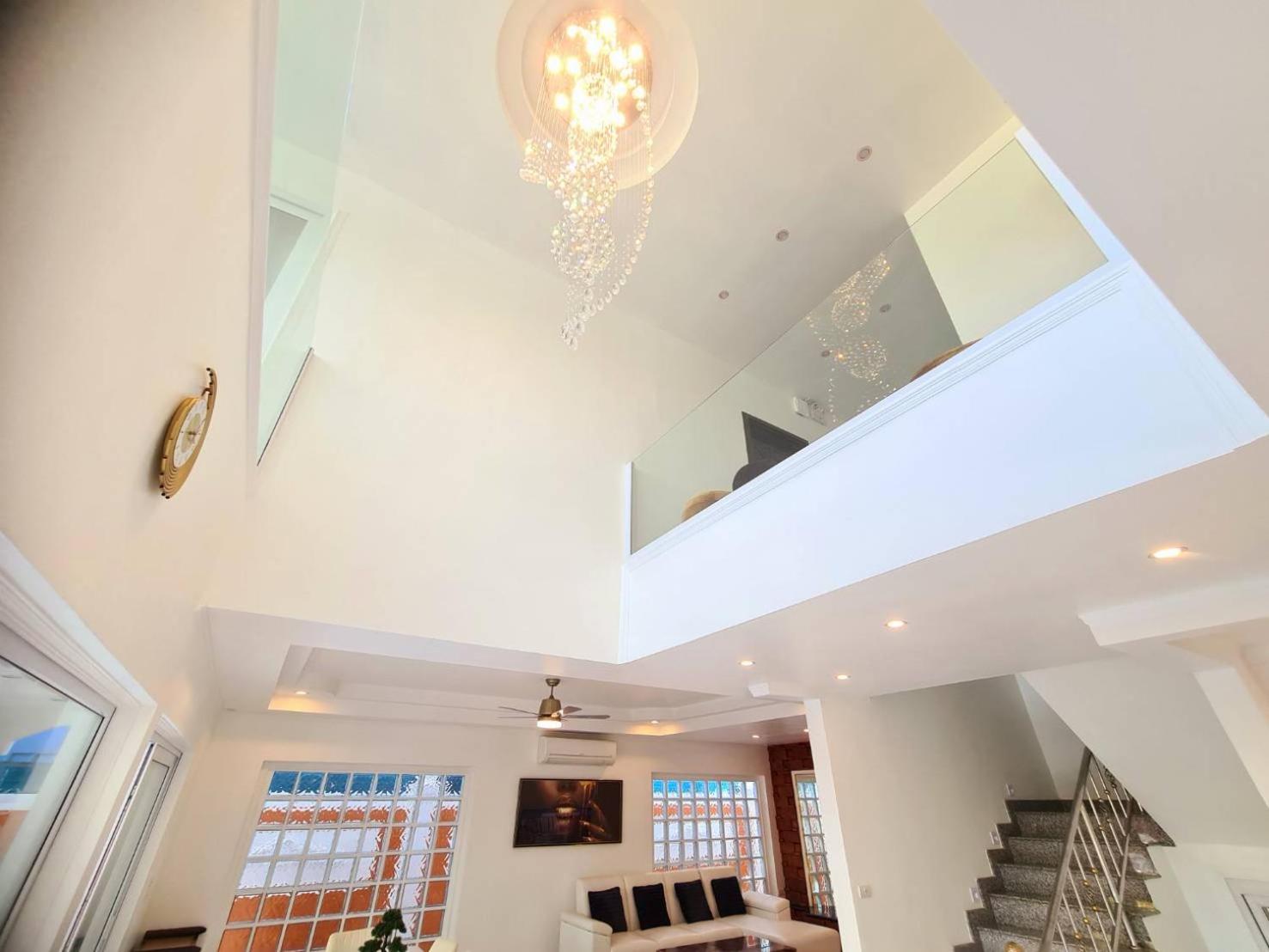 IZZYLAND Luxury Pool Villa Pattaya Walking Street view 2