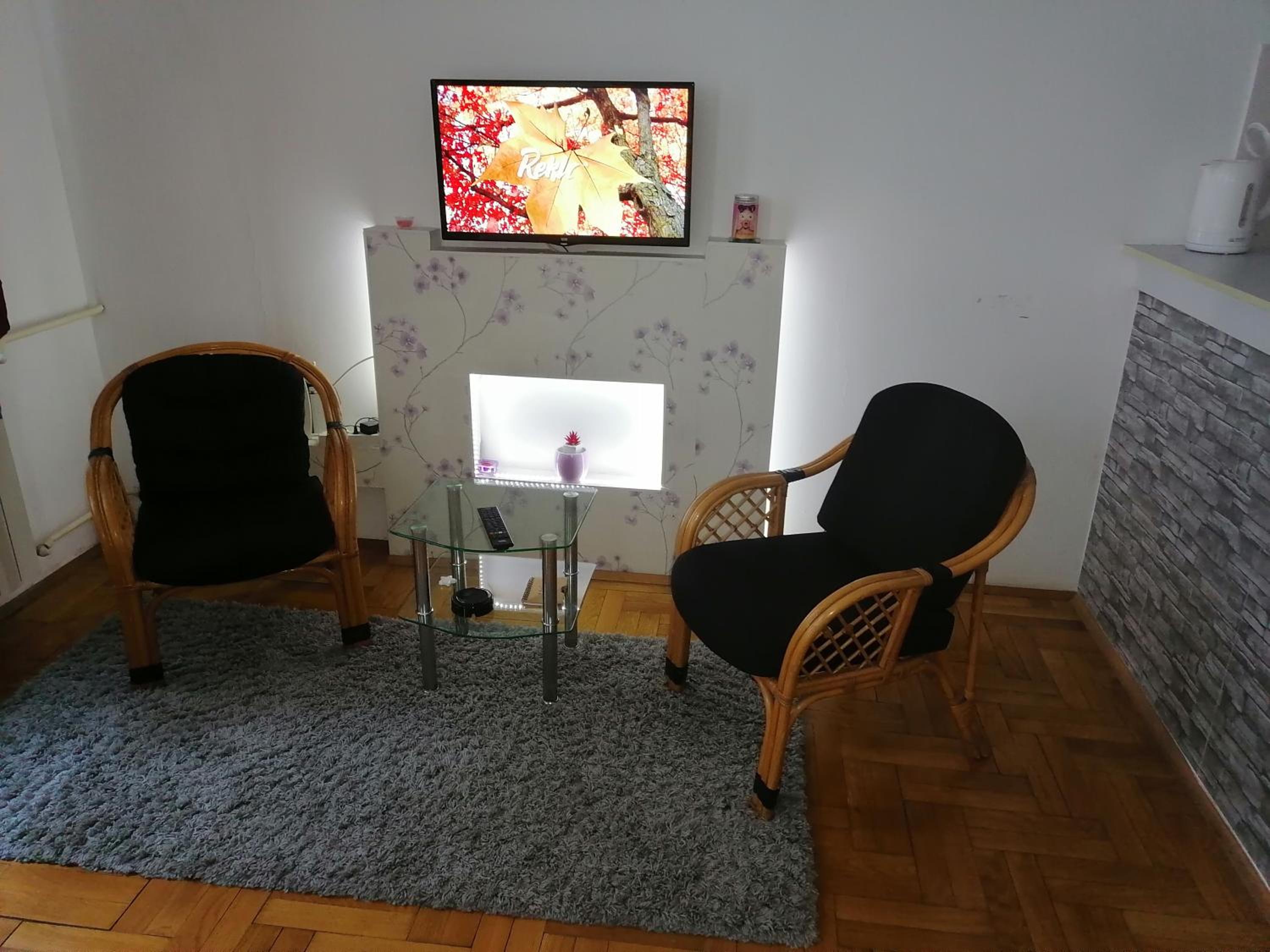 Apartment Aska view 3