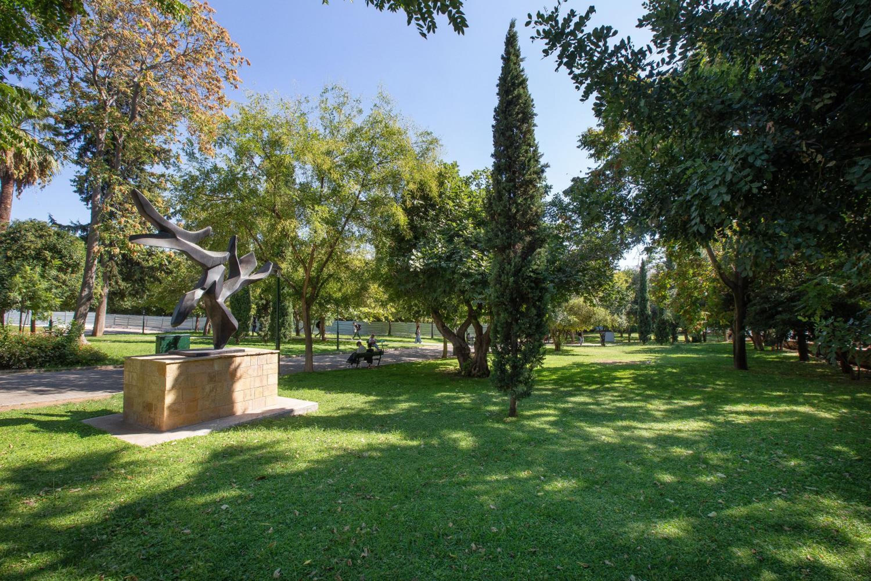 Upscale Luxury Athens Renovated Dream Home in One of the most Favorable Locations by National Gardens, Zoo & Hellenic Parliament in Syntagma and Stylish Ex