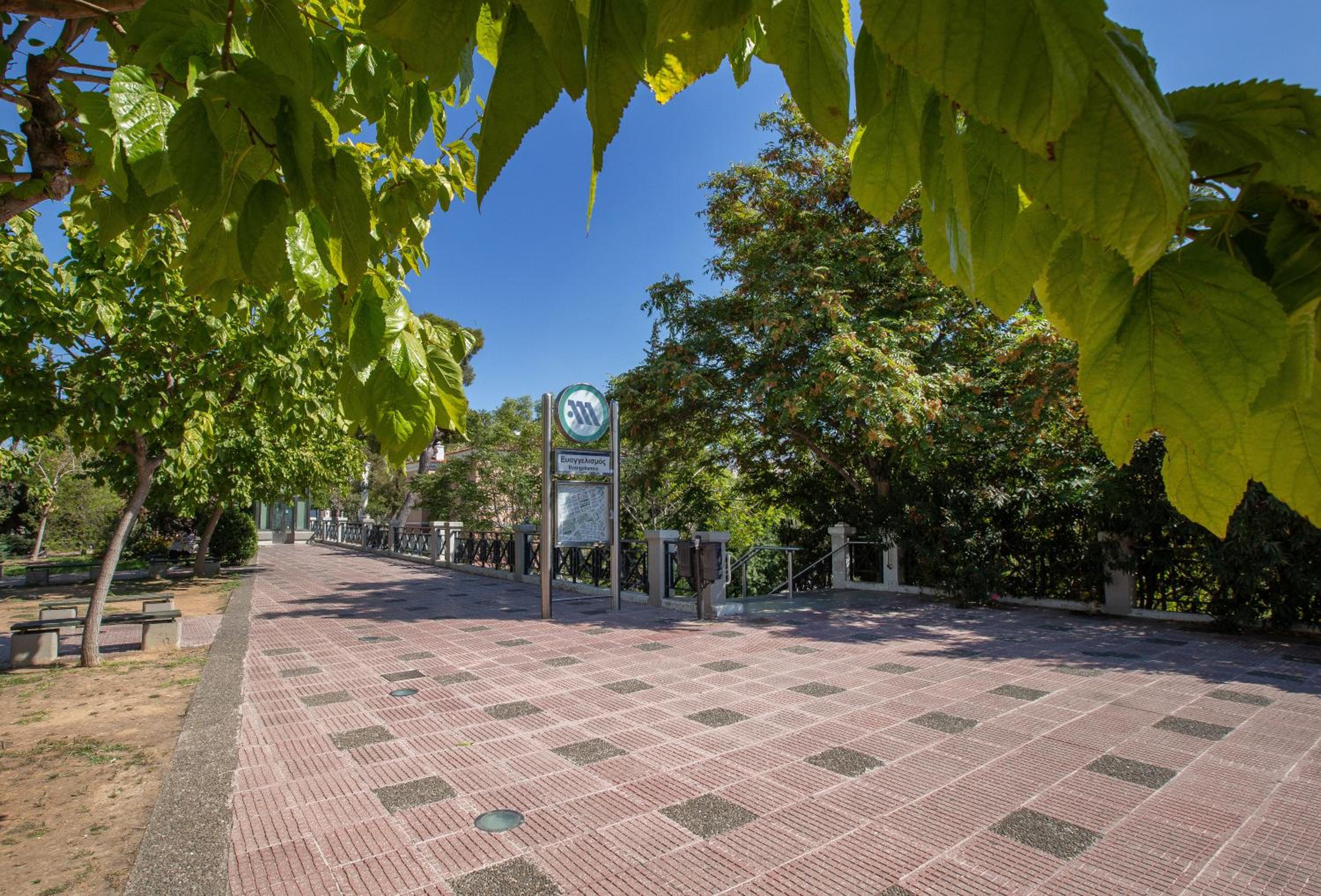 Upscale Luxury Athens Renovated Dream Home in One of the most Favorable Locations by National Gardens, Zoo & Hellenic Parliament in Syntagma and Stylish Ex
