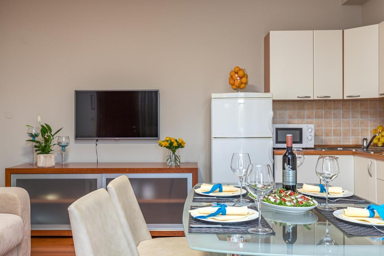 Apartment Complex Irena with Pool - Property Image 3