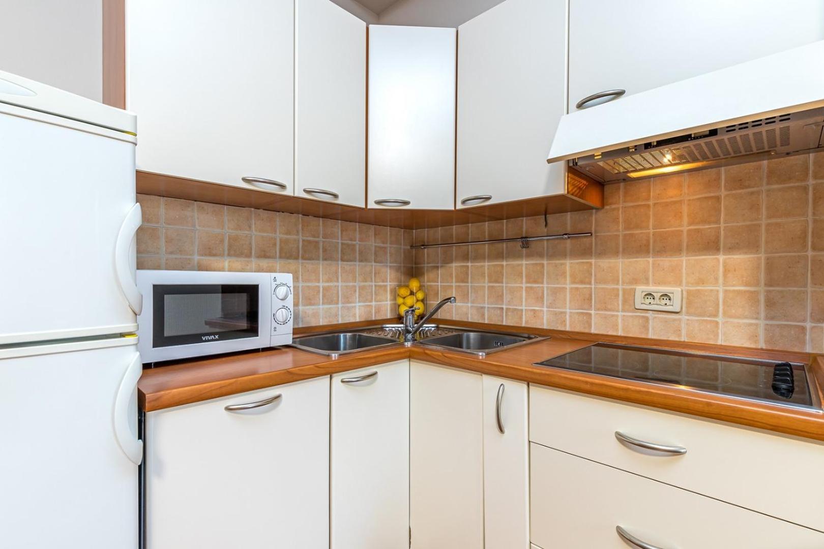 Apartment Complex Irena with Pool - Property Image 2