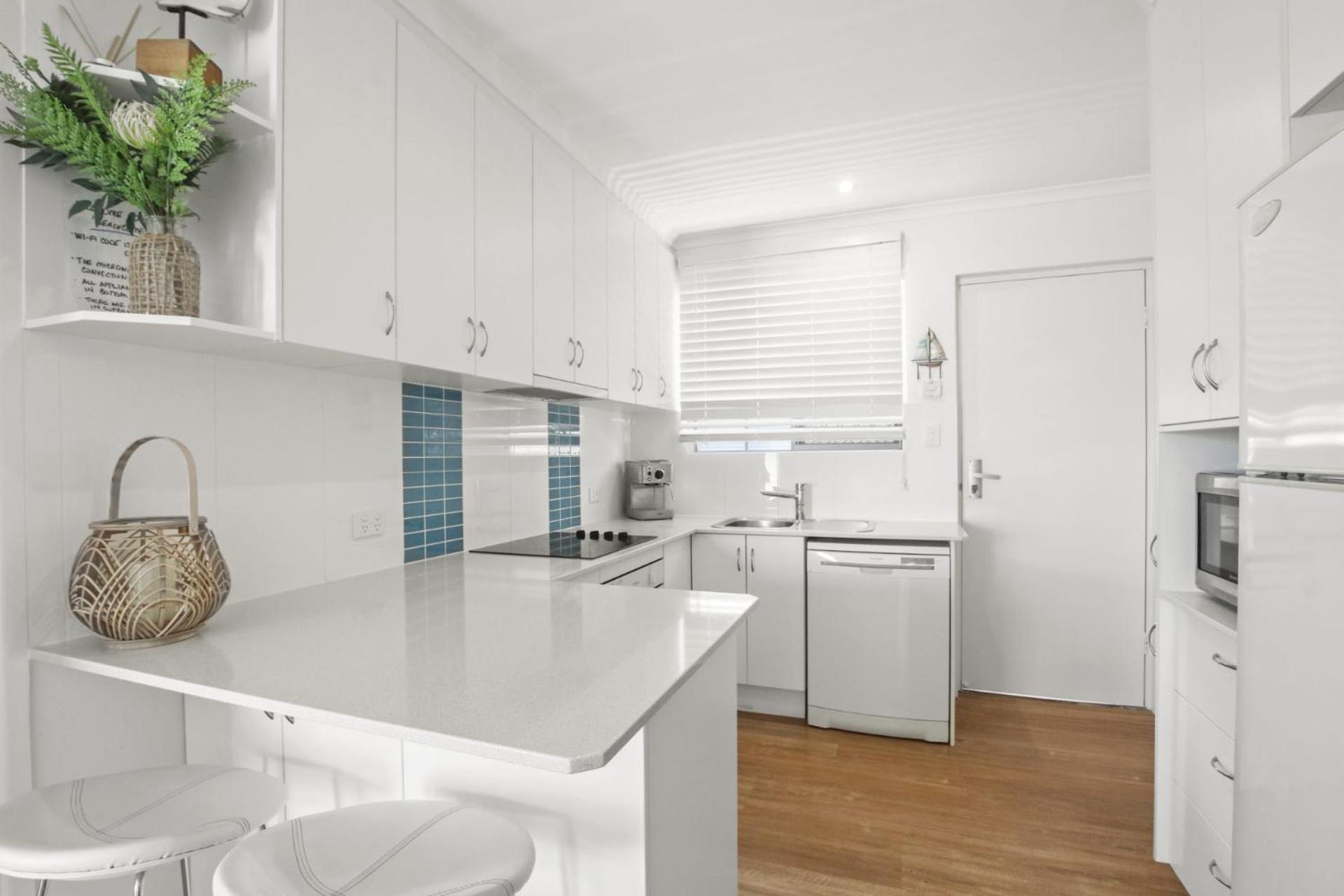 Caloundra Vacations - Beachcomber Unit 2 7 Dingle Ave - Property Image 2