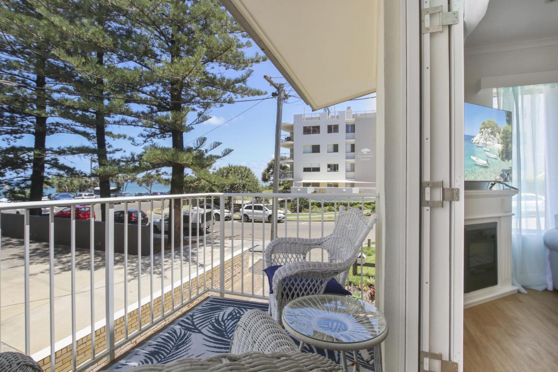 Caloundra Vacations - Beachcomber Unit 2 7 Dingle Ave - Property Image 1
