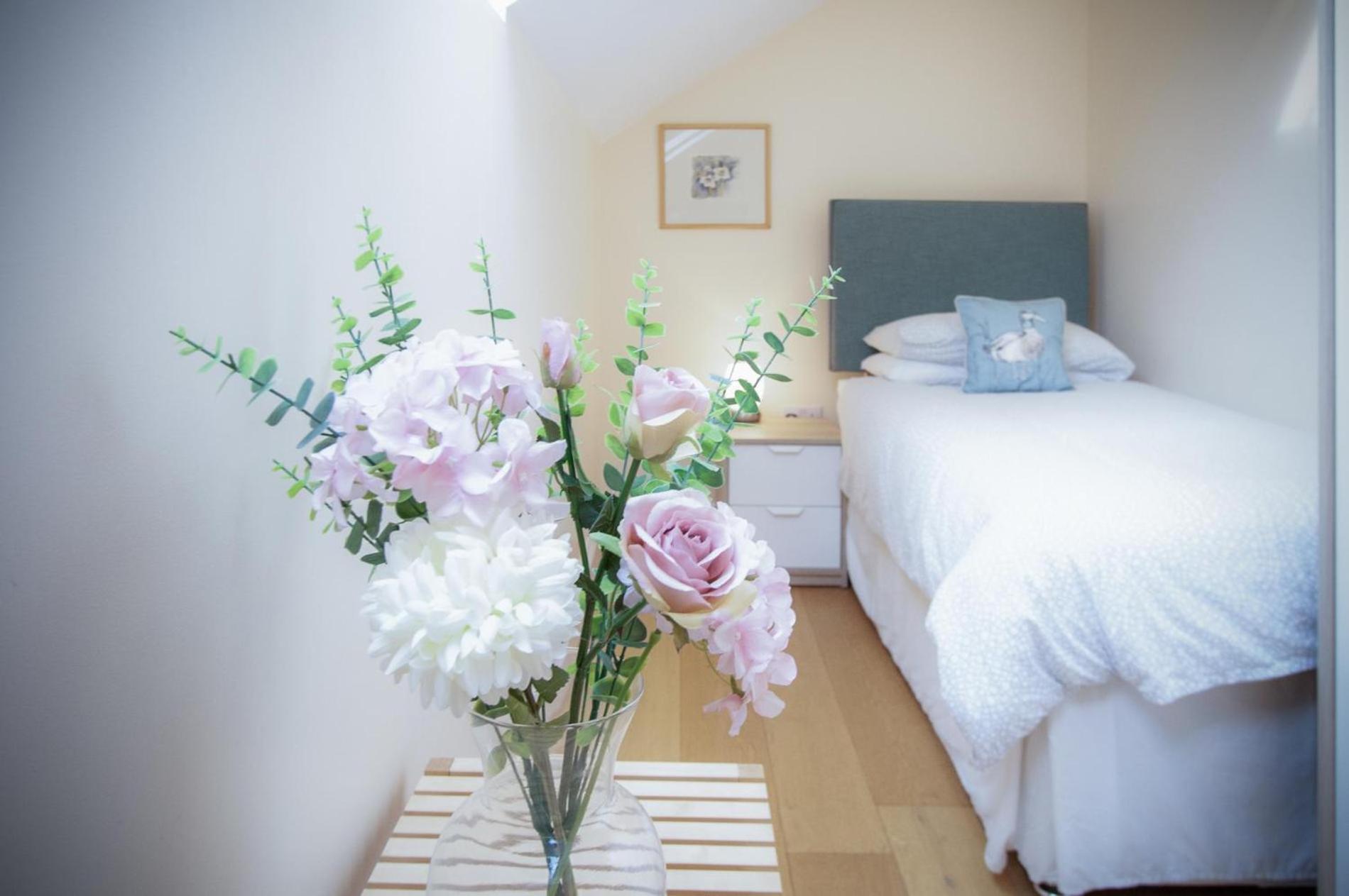The Chaffhouse - 4 Bedroom - Llangenith view 2