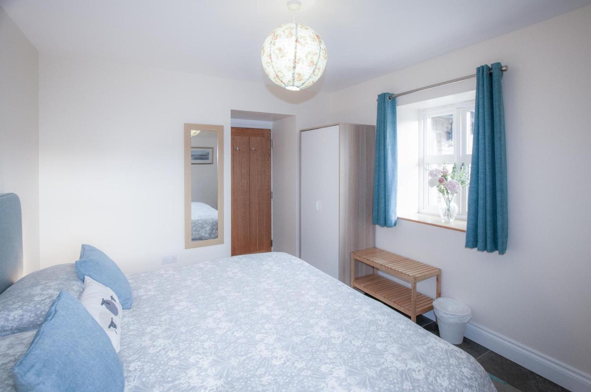 The Chaffhouse - 4 Bedroom - Llangenith view 3