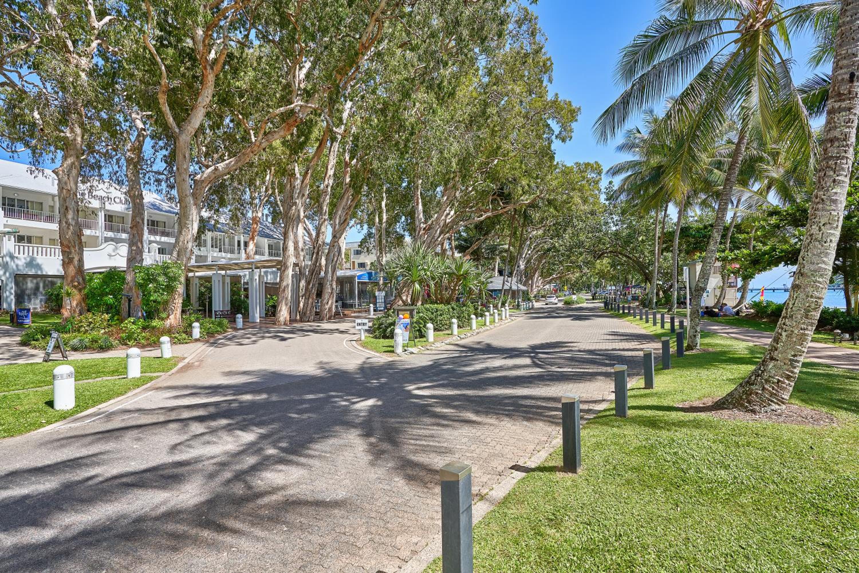 Palm Cove Vacations - Beach Club Oceanview Apartment 1221-2 Palm Cove - Property Image 1