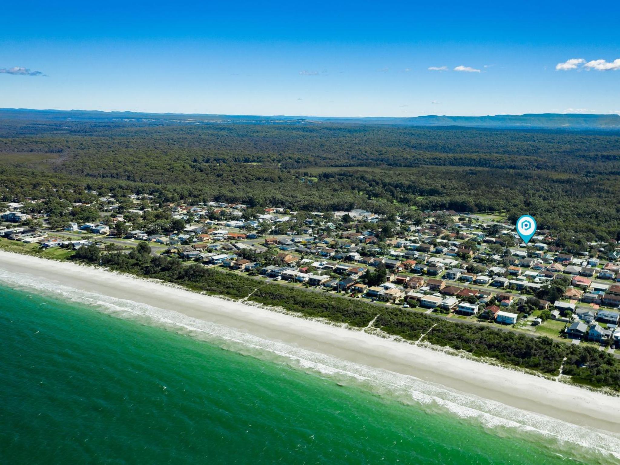 Hayes Beach House I Award Winner I 4 Mins to Beach