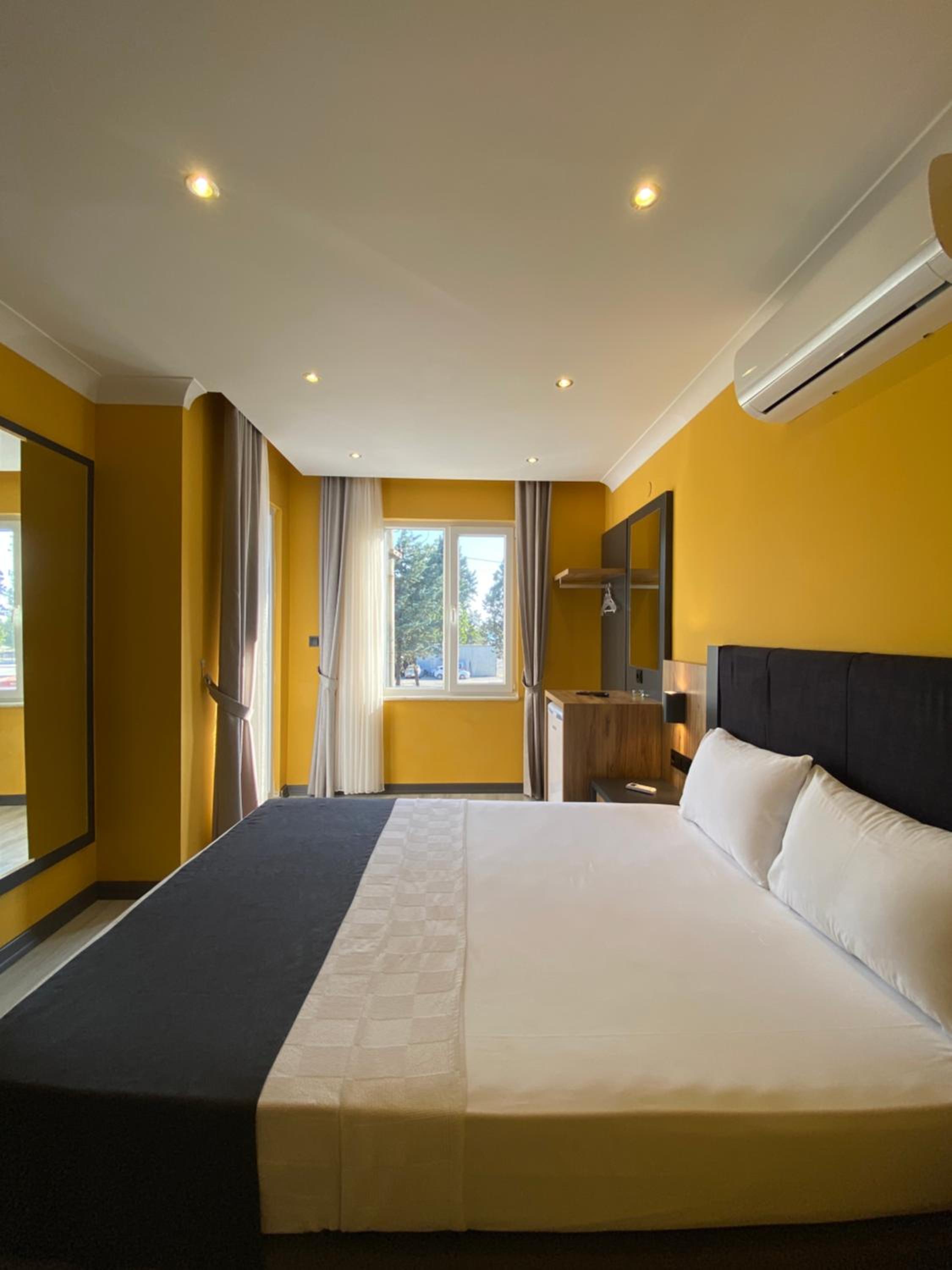 Roy Otel en Akcay