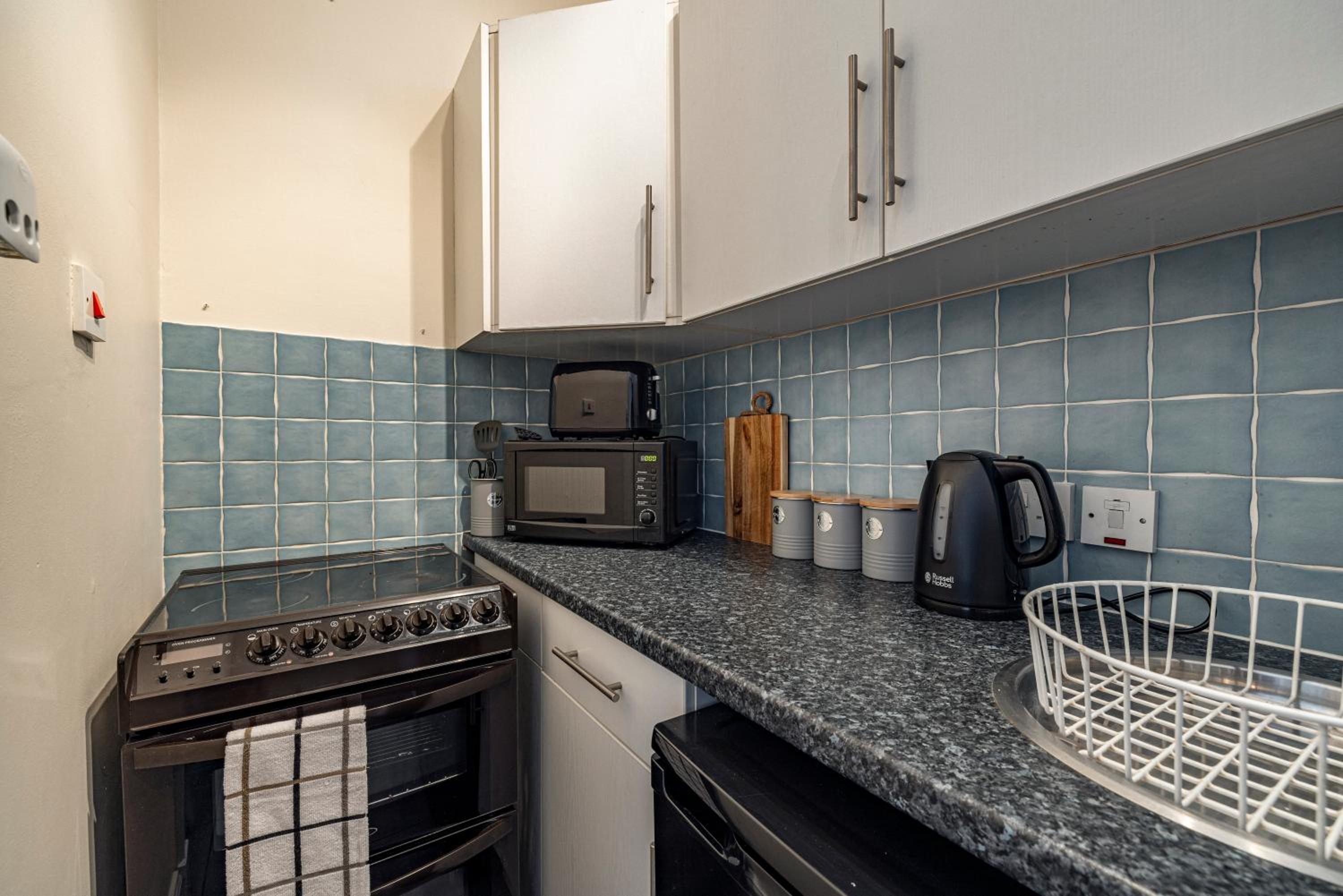 Bright flat in Lauder Centre view 4