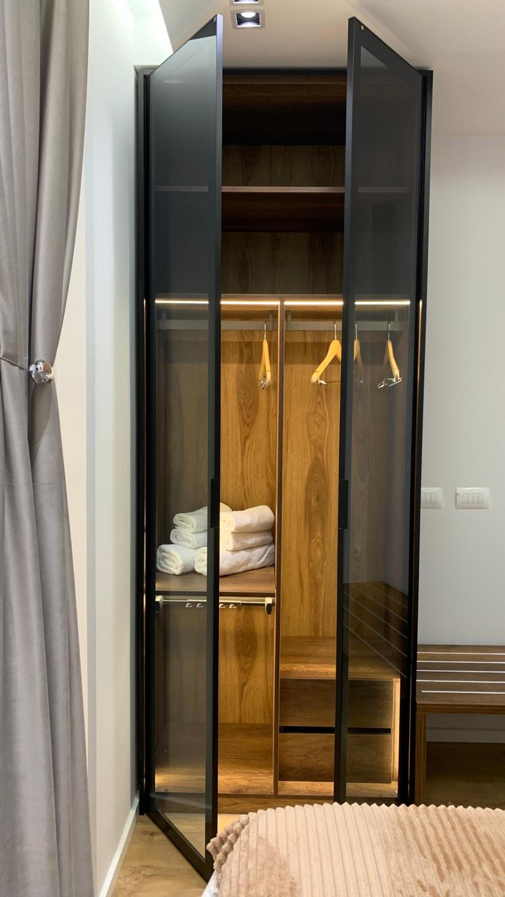 PIN Apartments - 3 Min to Skanderbeg - Free Parking